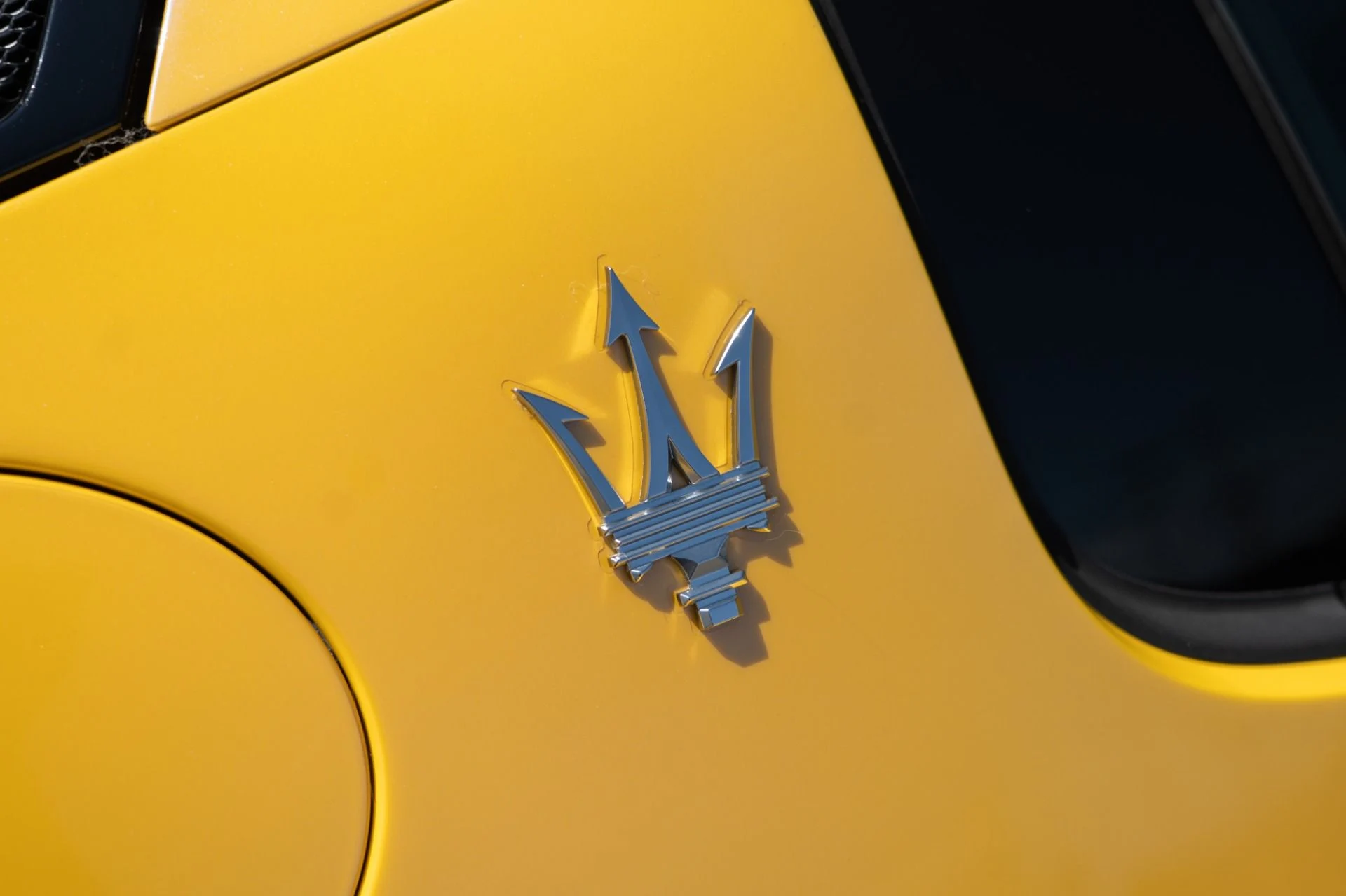 mph012_2777622223_Used_2023_Maserati_MC_20_1756163664_f52ab1d5be