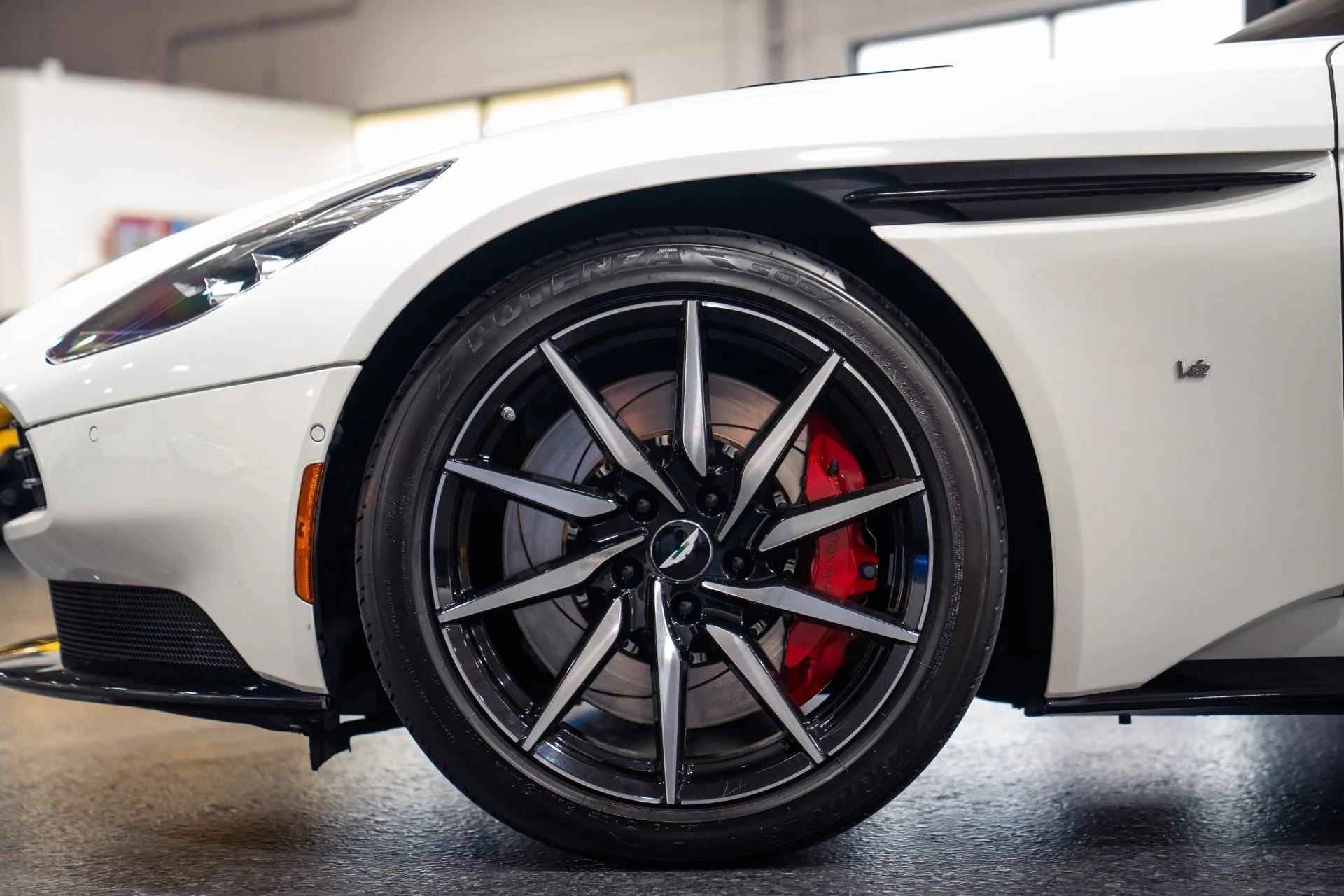 mph012_2778165003_Used_2018_Aston_Martin_DB_11_V12_1788901645_054b90a5db