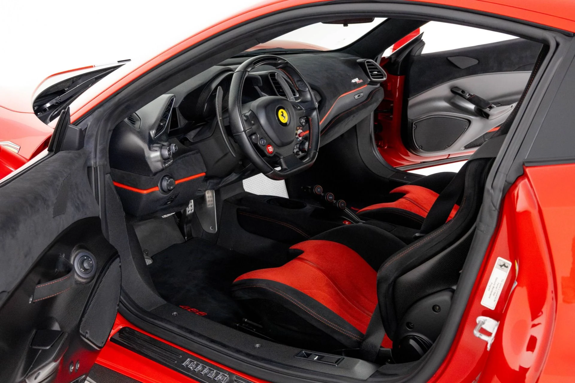 mph012_2778958061_Used_2019_Ferrari_488_Pista_1761352057_25c9c16980
