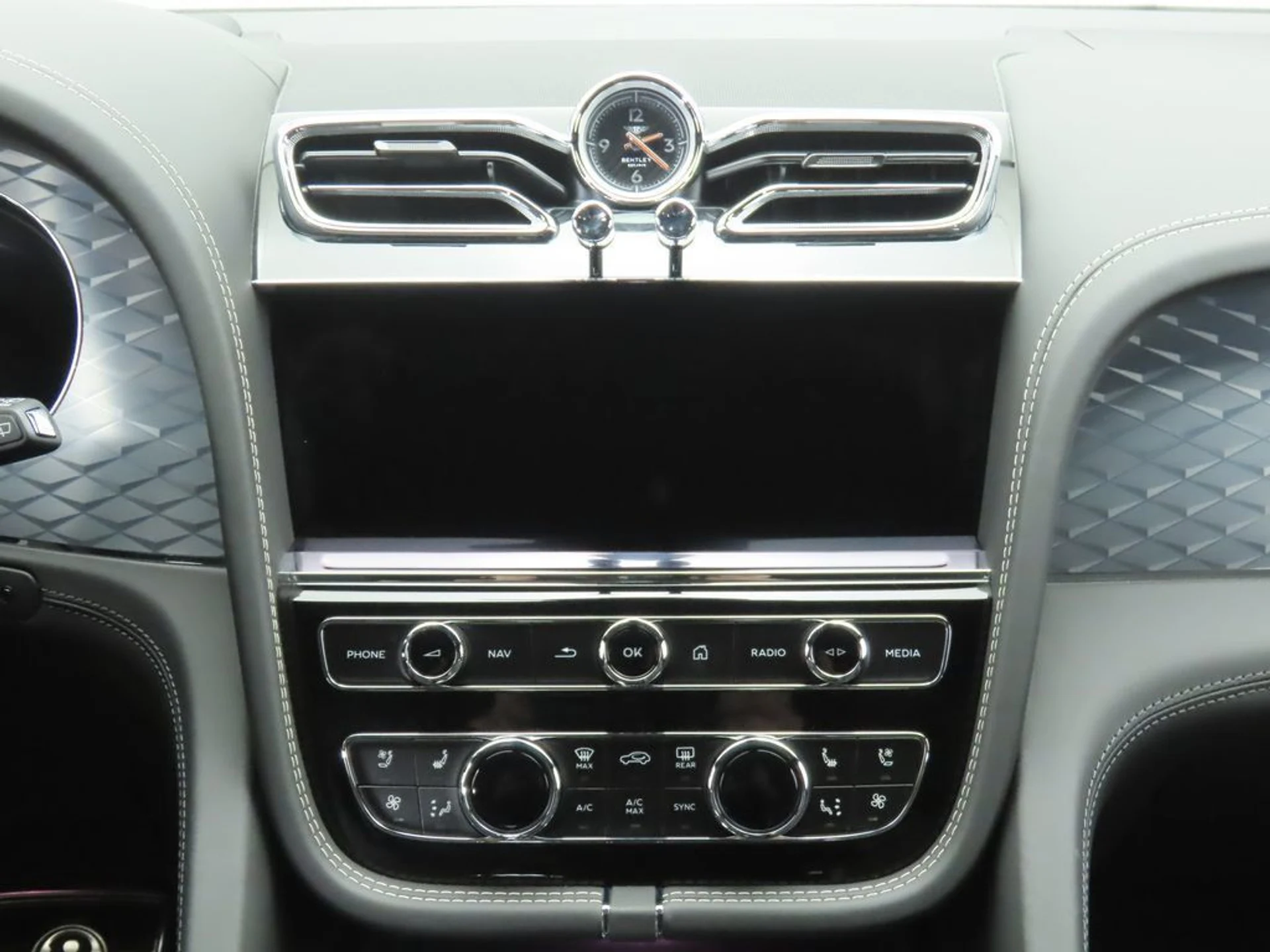 mph012_2784940508_used_2025_bentley_bentayga_v8awd_8119_22891854_14_1024_8ece437dde