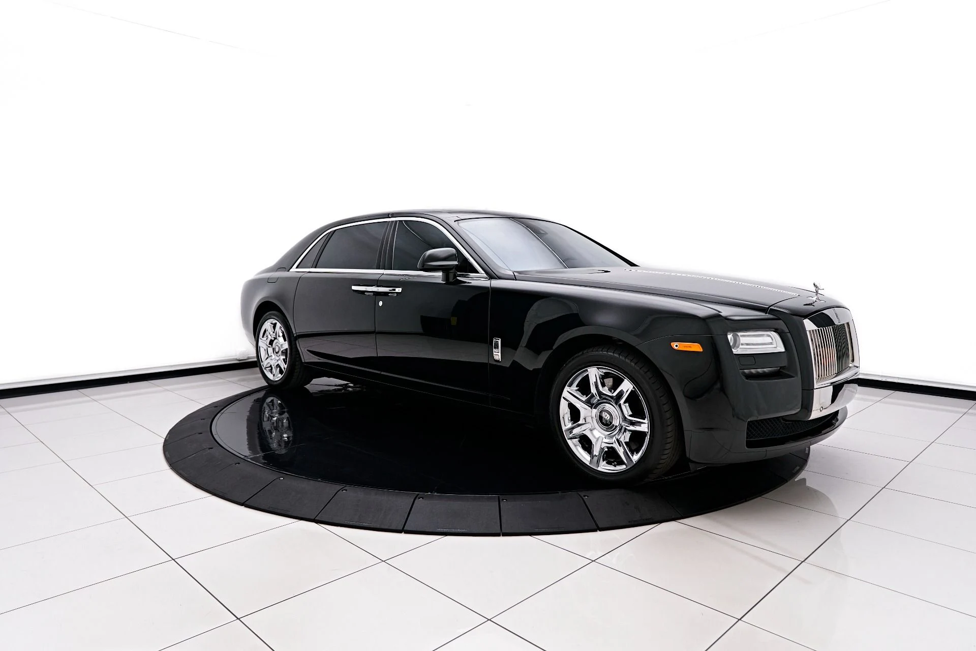 mph012_2789165456_Used_2012_Rolls_Royce_Ghost_Base_1690494640_2498e49d94