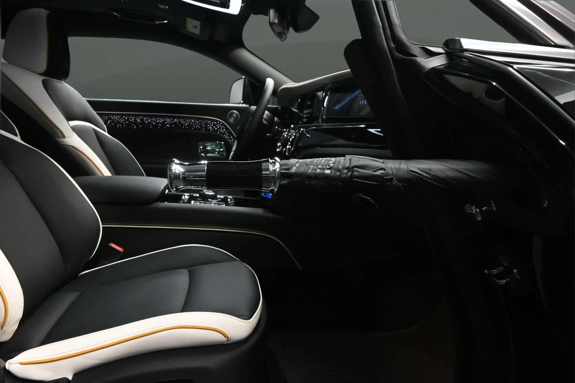 mph012_2792155968_2d9056db_8501_4760_aad7_f08ca1222183_202520_Rolls_Royce20_Spectre20282503029_12_679f4c65bb