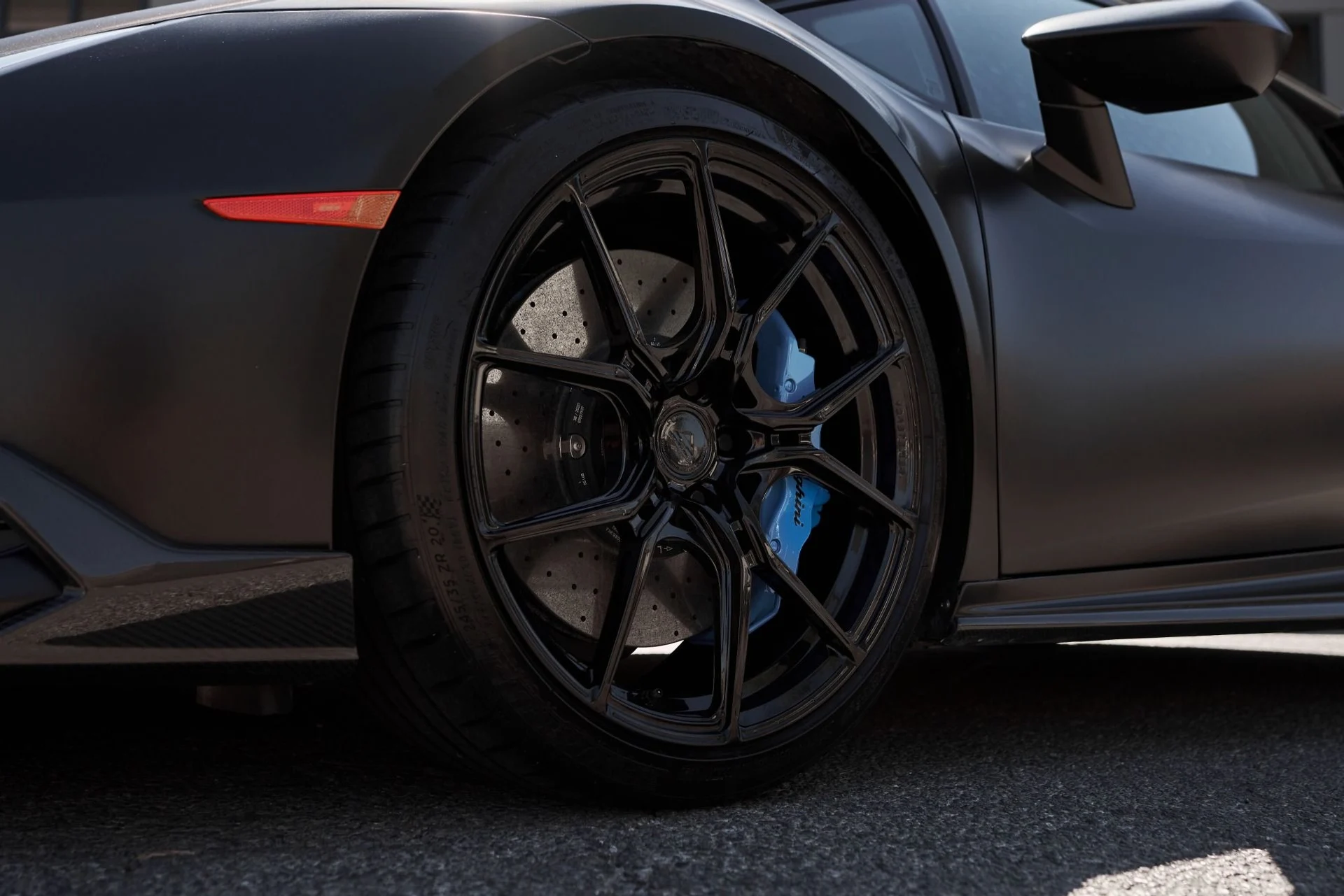 mph012_2796122376_Used_2021_Lamborghini_Huracan_EVO_Base_1758314626_71b5d09ed5