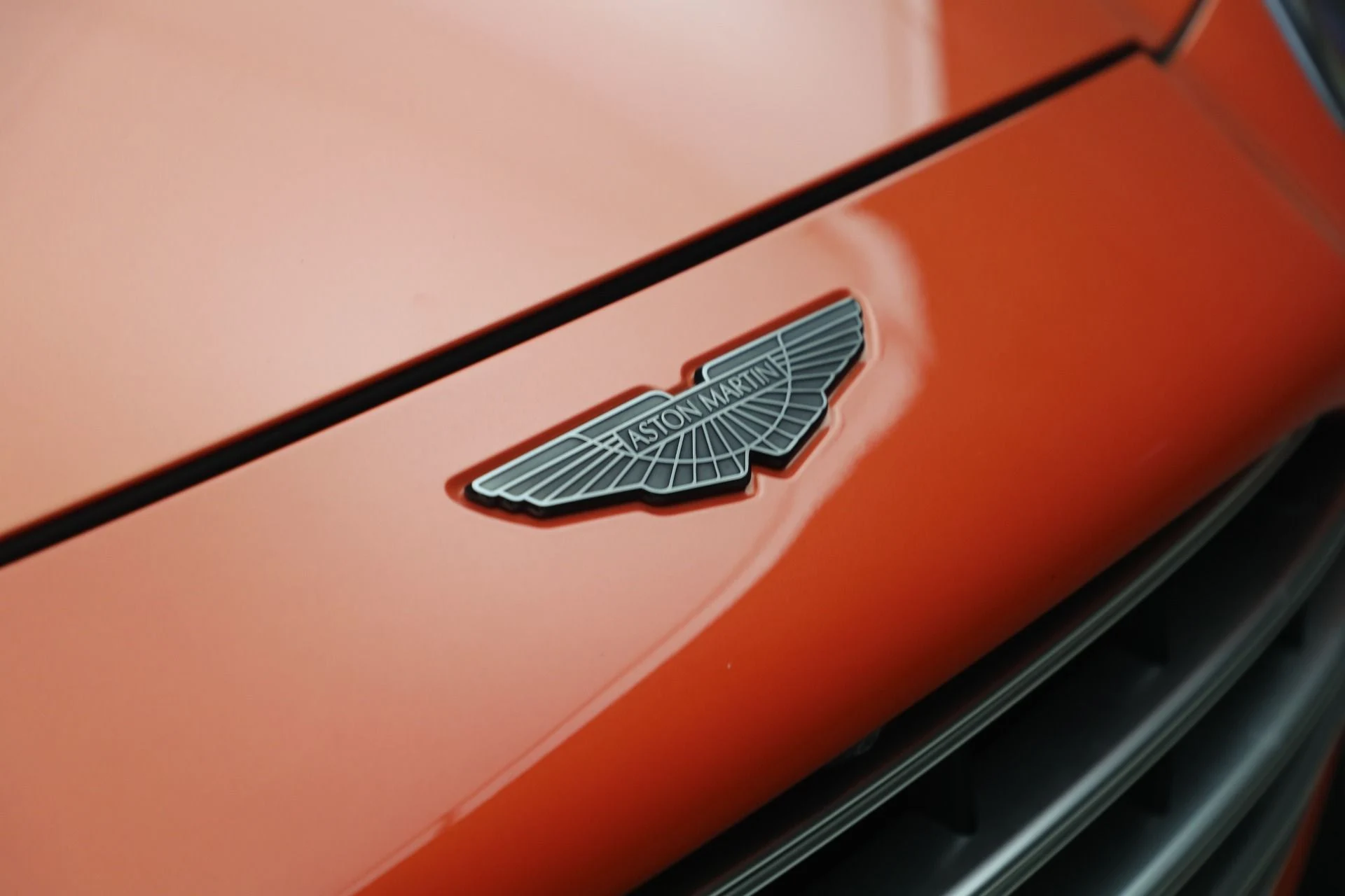 mph012_2802752339_Used_2023_Aston_Martin_DBX_707_1764179336_cfe3ab8056