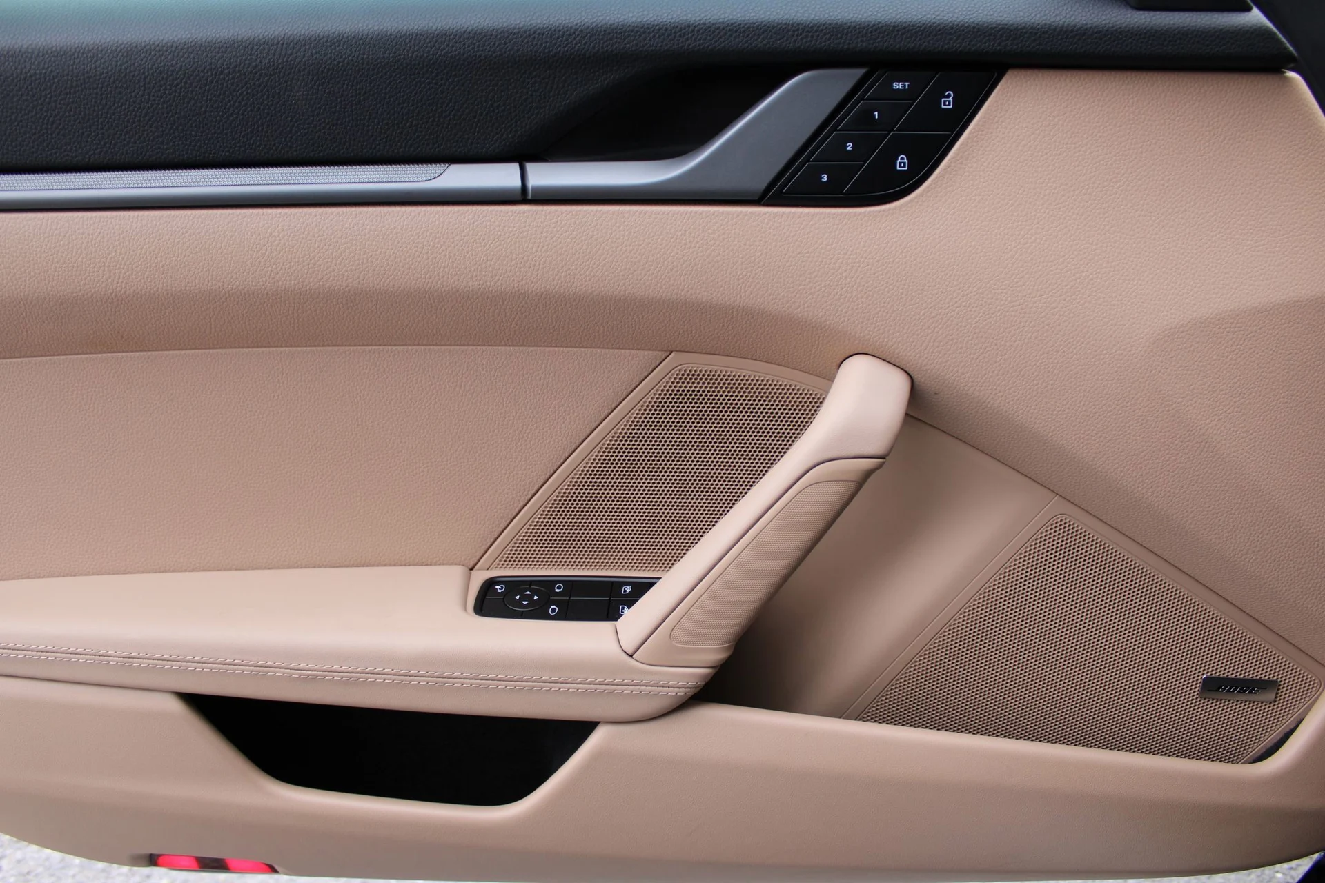 mph012_2806792464_1c5e7869303efbd71cb66ce1adff4745_eadc23be1d