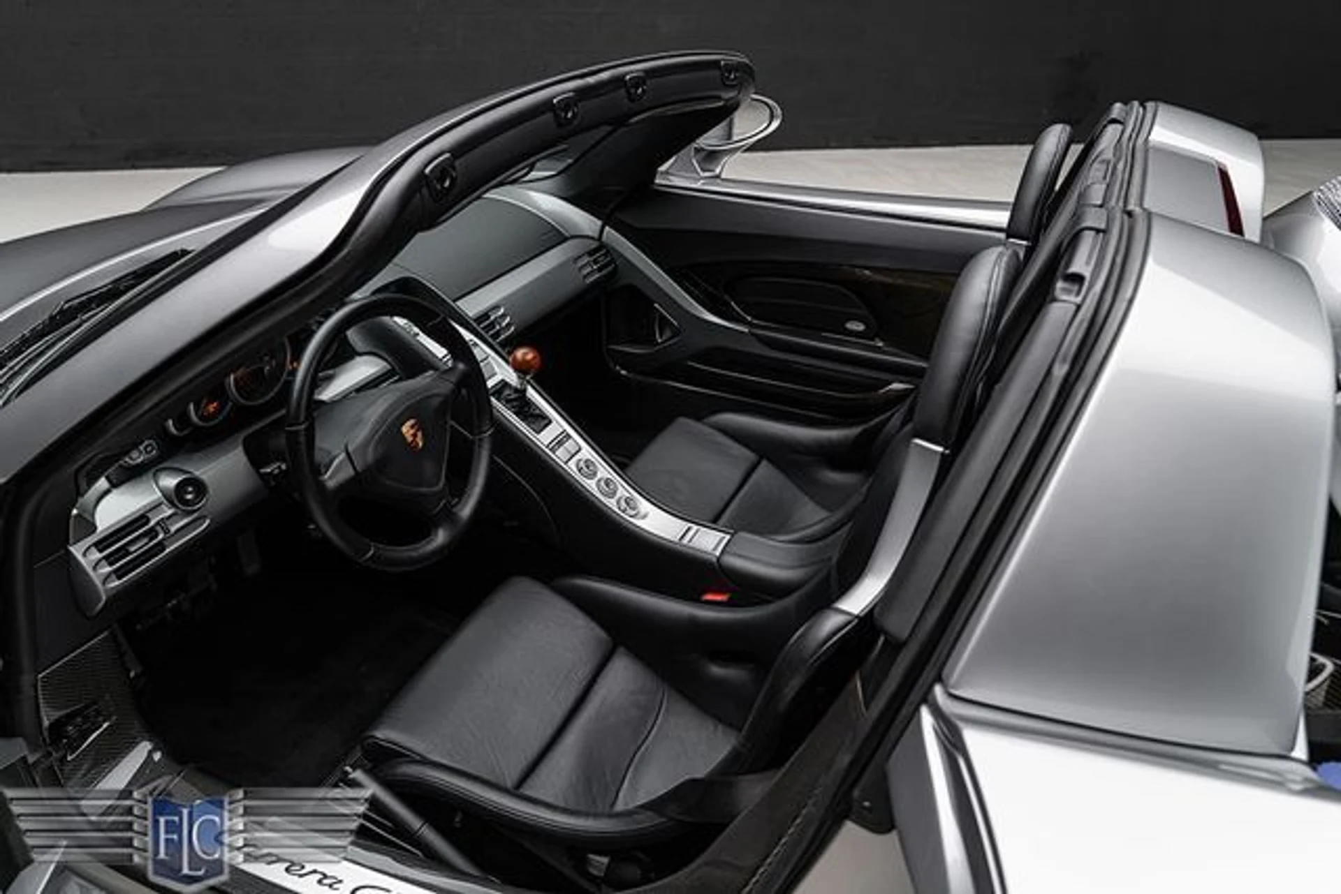 mph012_2809025358_used_2005_porsche_carrera_gt_2drcarrera_9689_23047146_16_640_e744f314f1