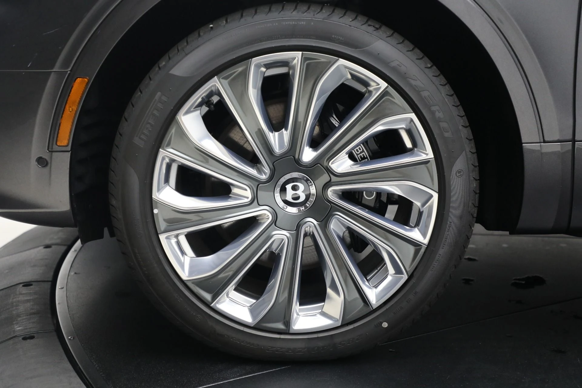 mph012_2809166451_New_2025_Bentley_Bentayga_EWB_Mulliner_V8_0a4d12f979