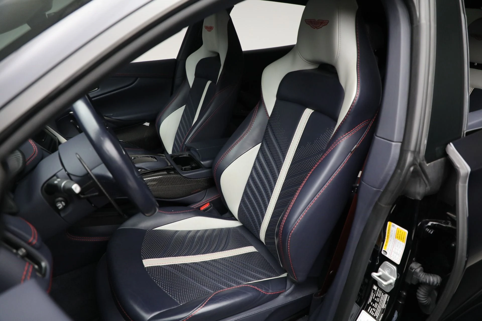 mph012_2812692064_Used_2023_Aston_Martin_DBX_707_5ed1cb6ad3