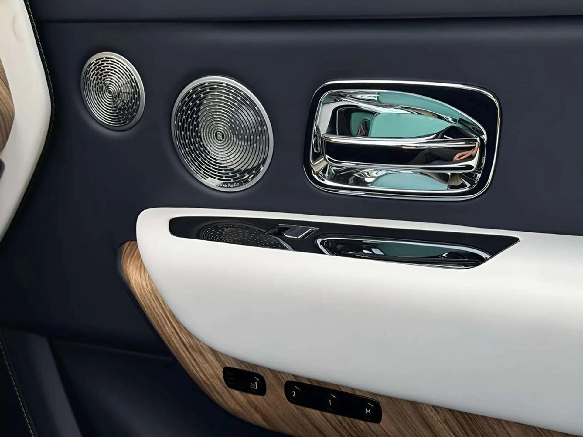 mph012_2812699378_ed088f312d0362d68134c633bec1c55cx_acc79c992a