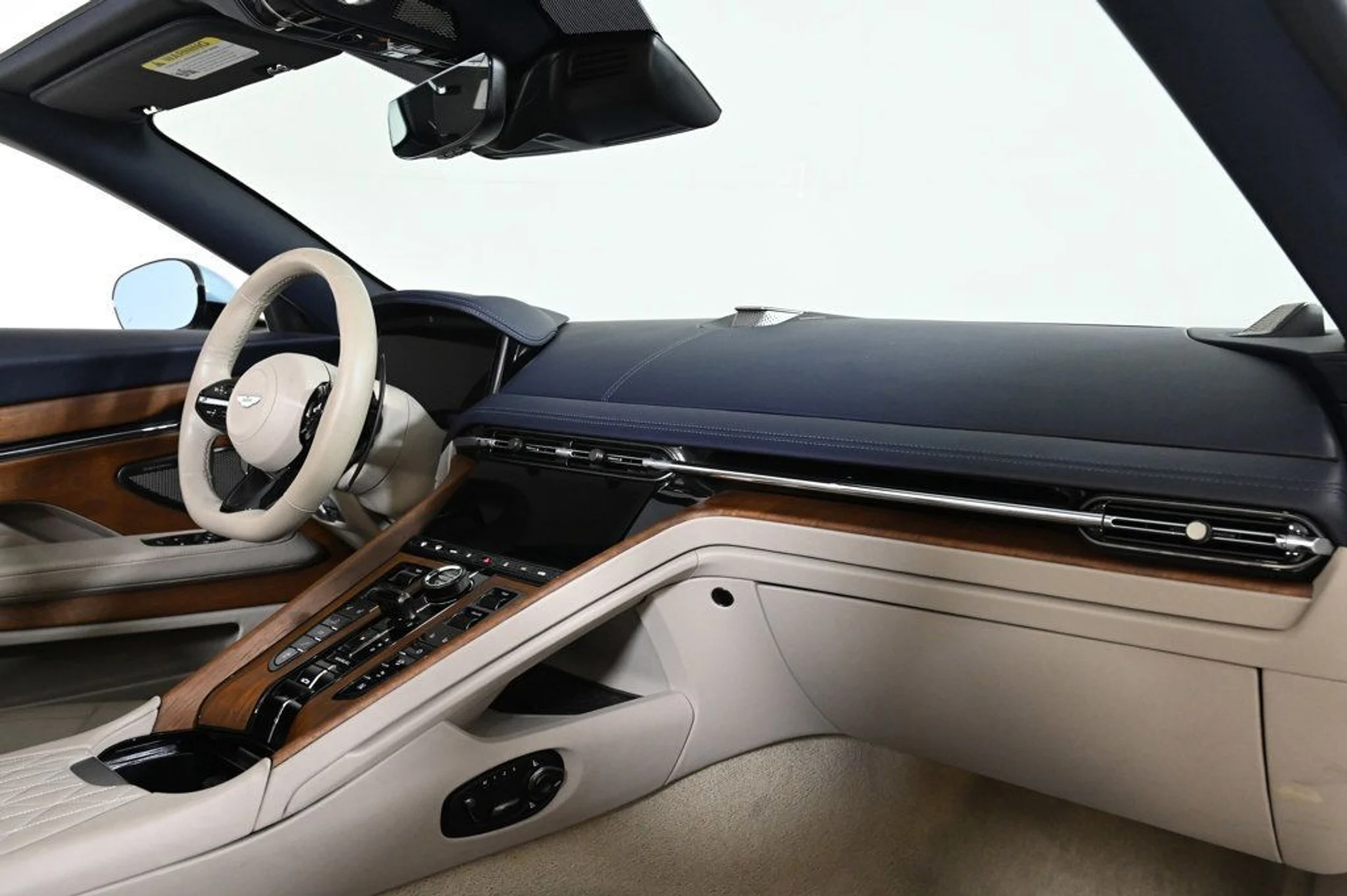 mph012_2817699552_used_2024_aston_martin_db12_volante_11350_22946063_12_1024_e89224005a