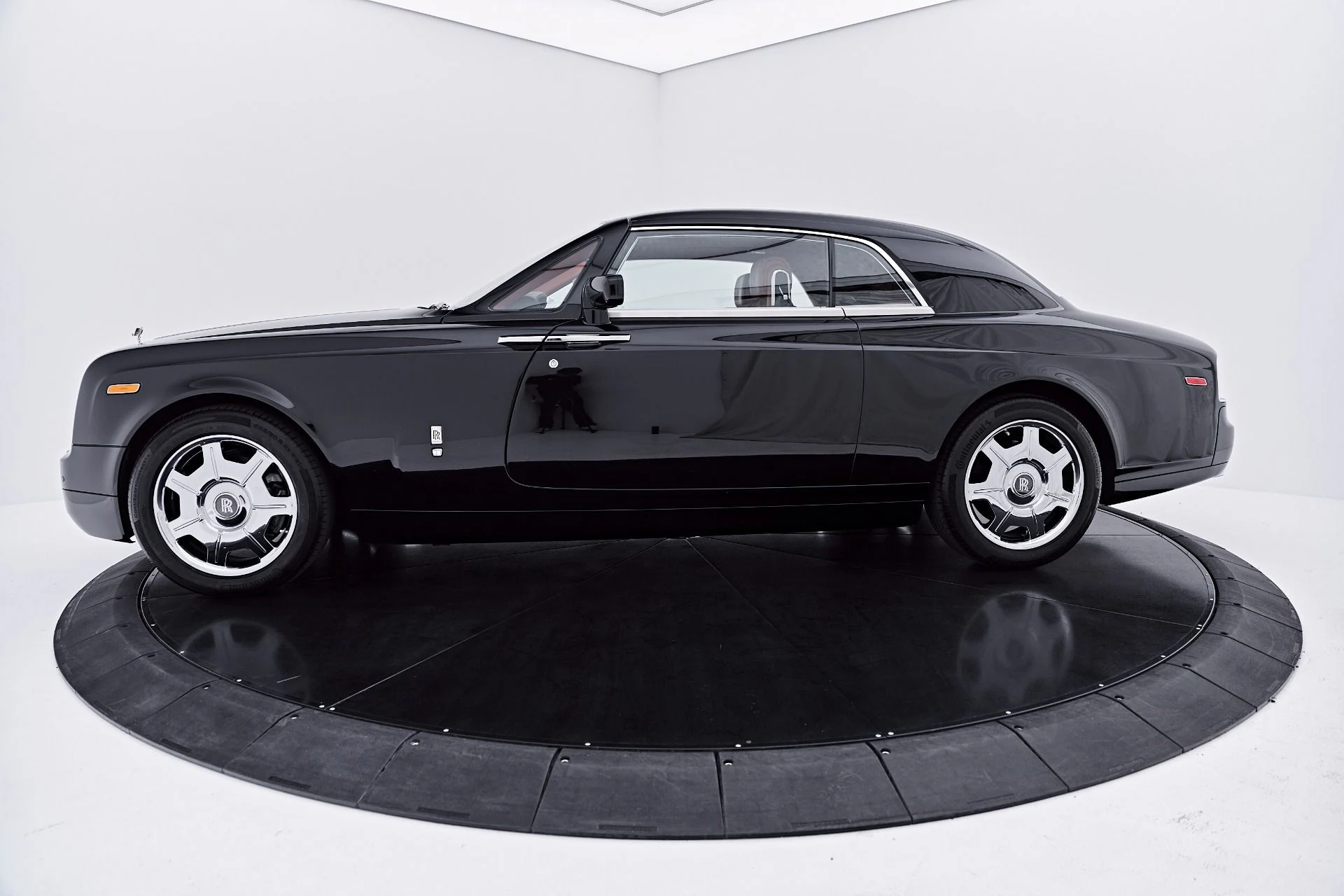 mph012_281914296_Used_2009_Rolls_Royce_Phantom_Coupe_Base_1784853690_e3266305bc