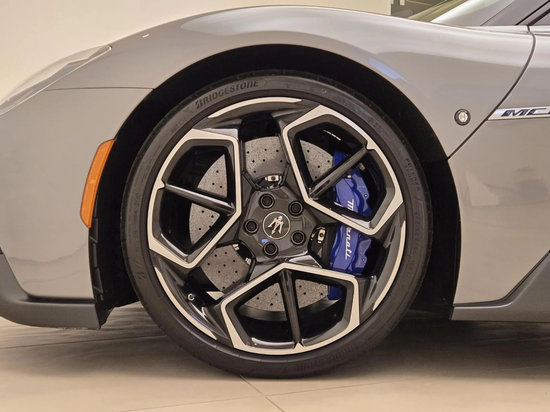 mph012_2820835515_Used_2022_Maserati_MC_20_1767077619_fc77d767d7