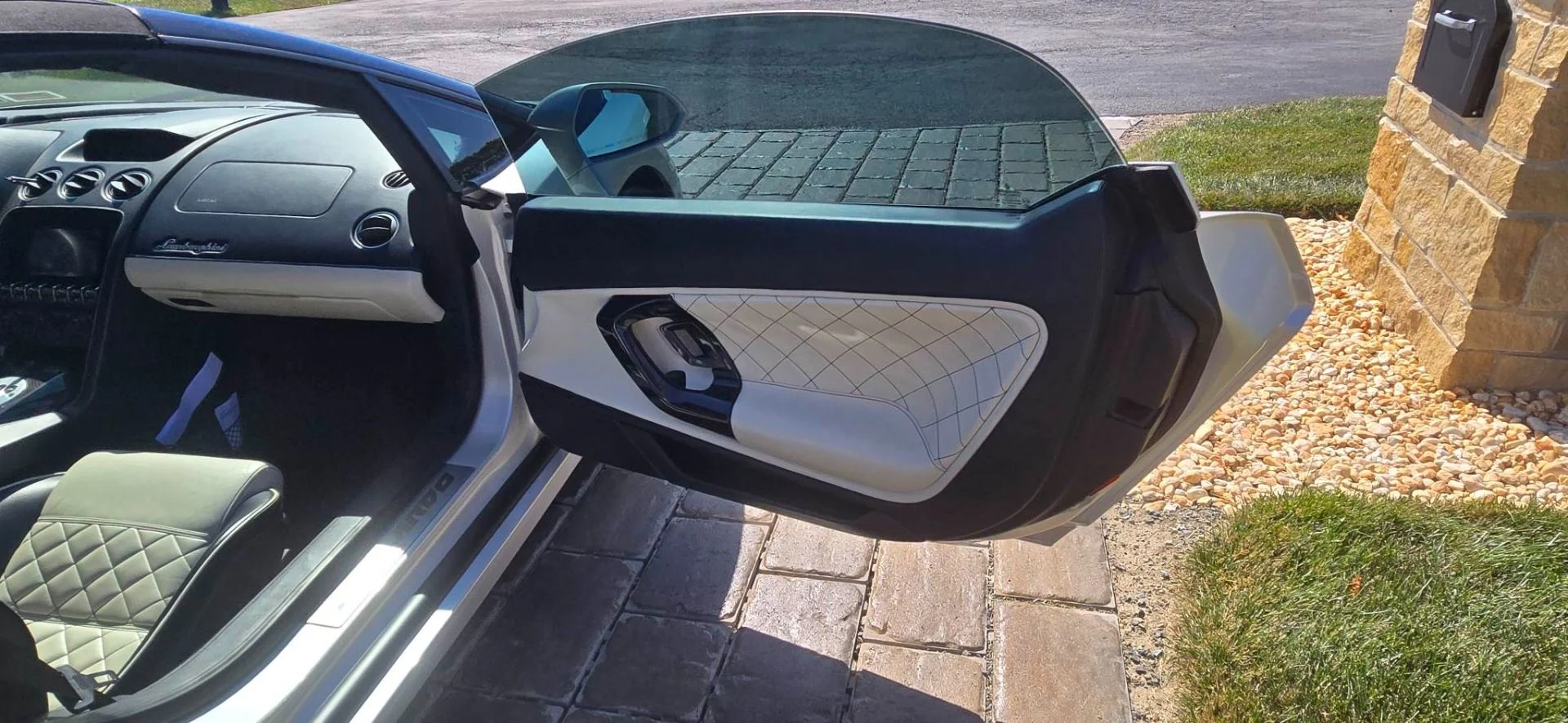 mph012_2823363305_Used_2011_Lamborghini_Gallardo_LP_560_4_Spyder_1759961657_793211c642