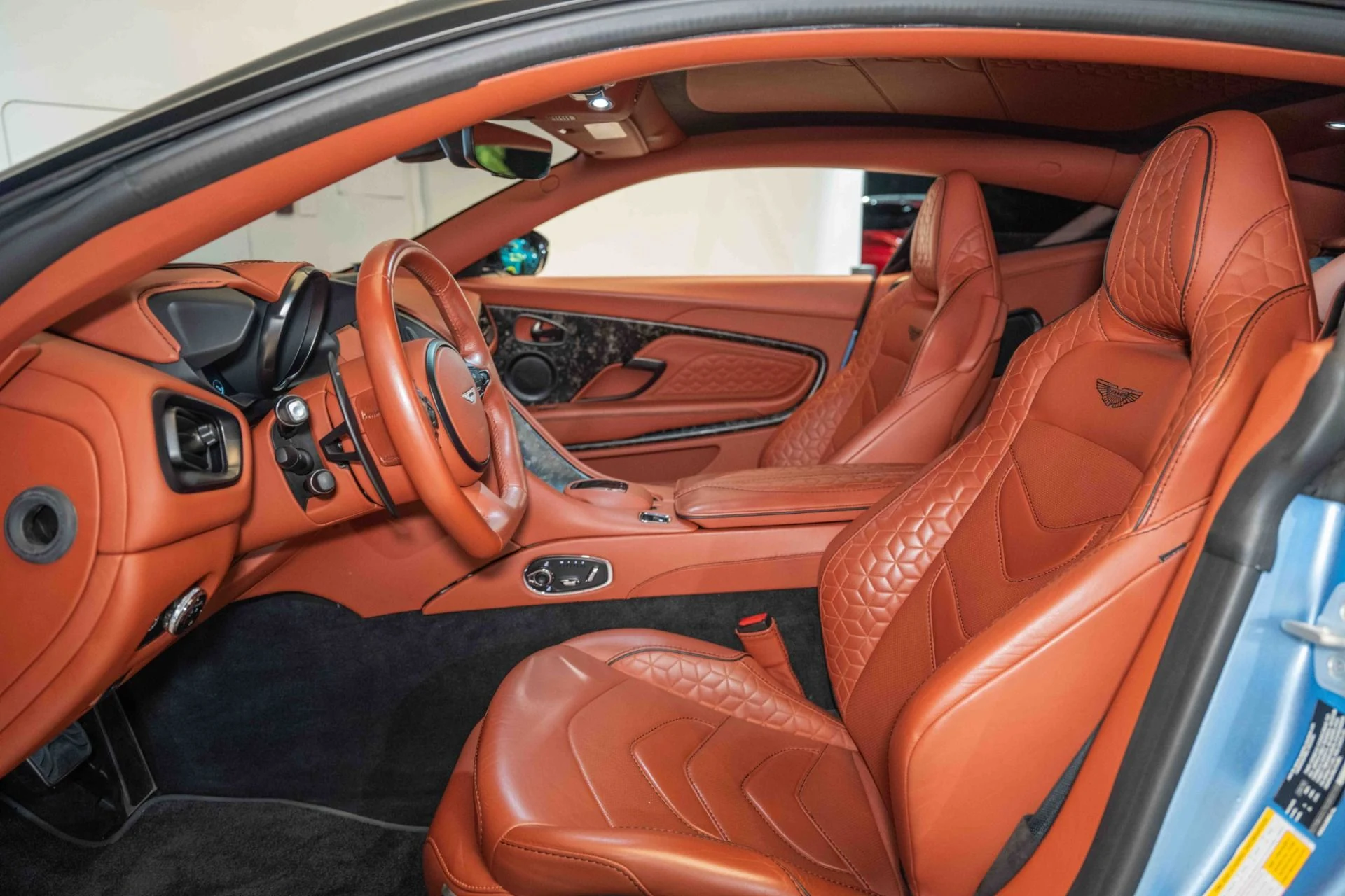 mph012_2828481804_Used_2019_Aston_Martin_DBS_Superleggera_1726670802_a59f6f4b10