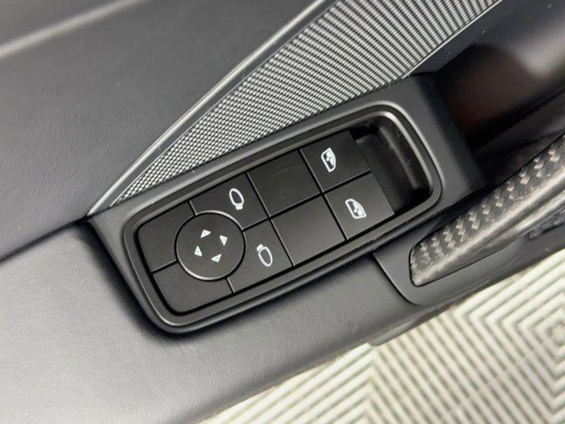 mph012_2839411039_S9p_AZ_Gzfr_Aik_US_9_Oq_Y_Esr_Phs8_SU_1b21f69f3d