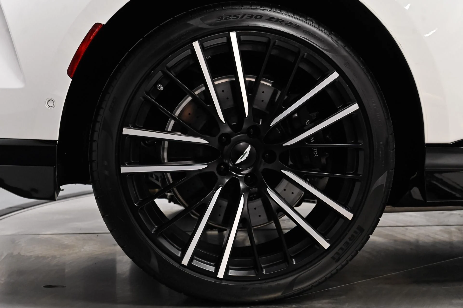 mph012_284063327_Used_2023_Aston_Martin_DBX_707_1791313494_6c72640292