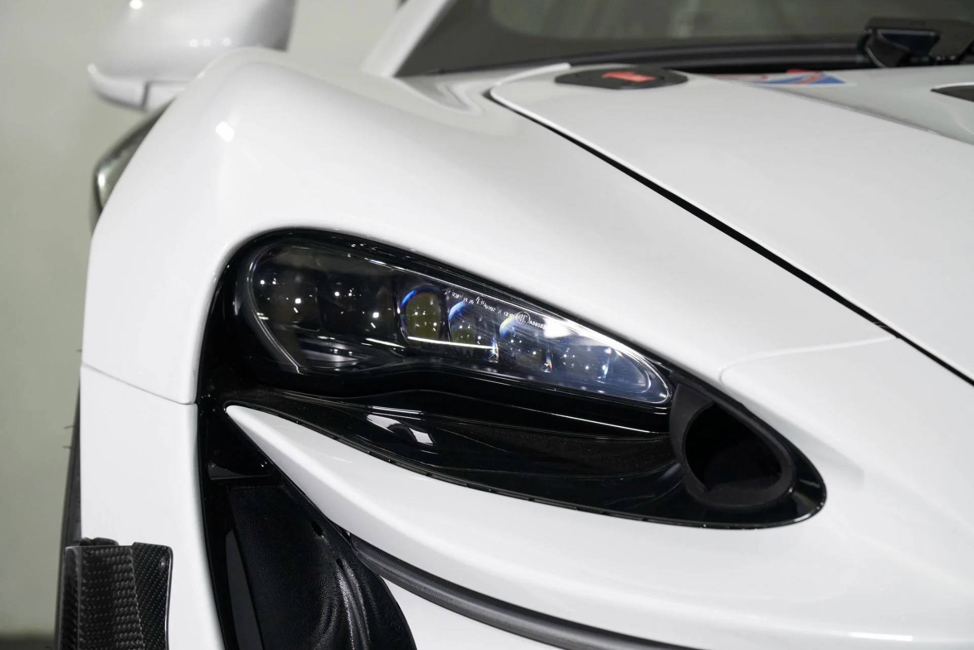 mph012_28424073_Used_2023_Mc_Laren_Artura_Trophy_EVO_1775707442_e6cbeeb19c