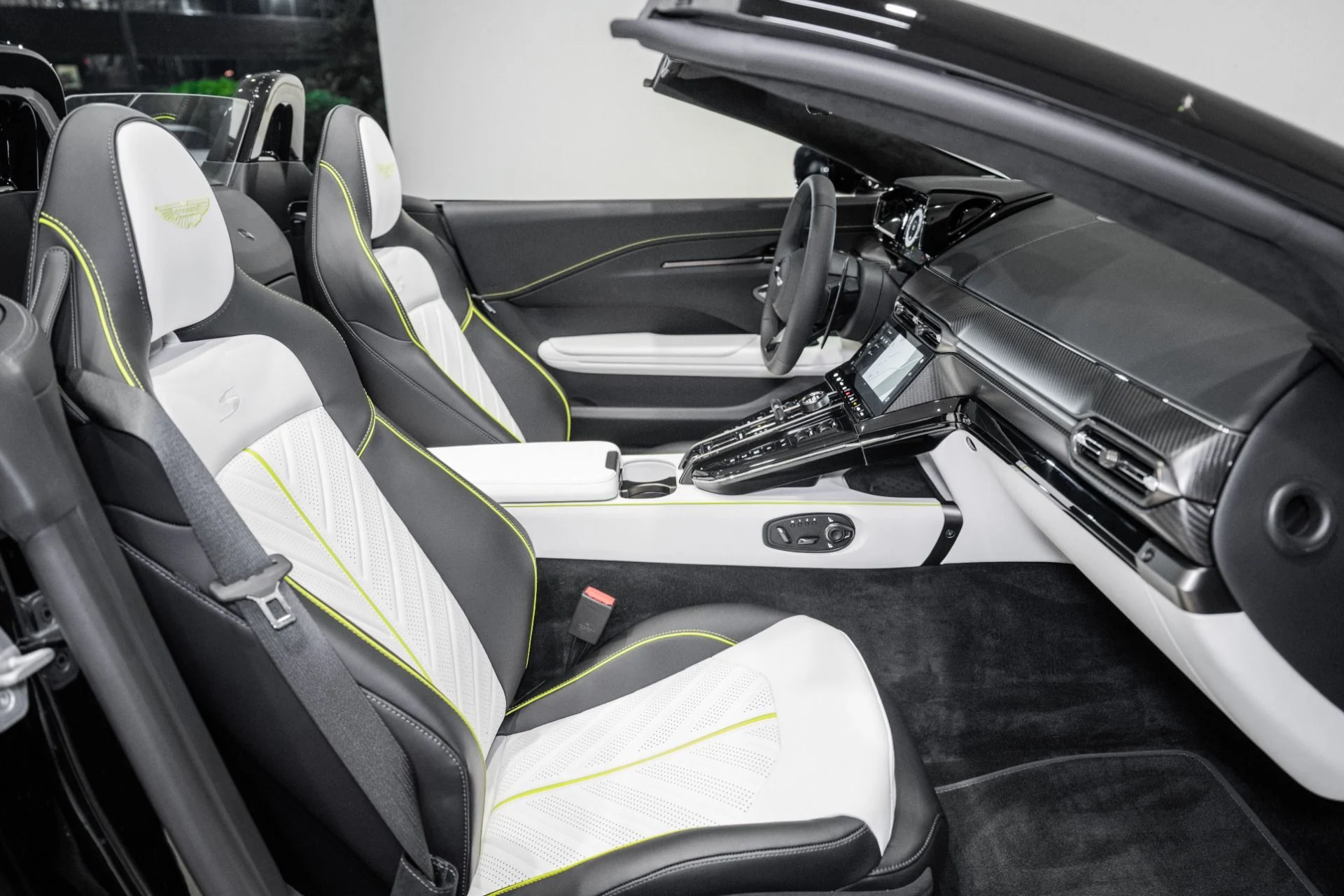 mph012_2846362247_New_2026_Aston_Martin_Vantage_S_Roadster_1780941042_485c070322