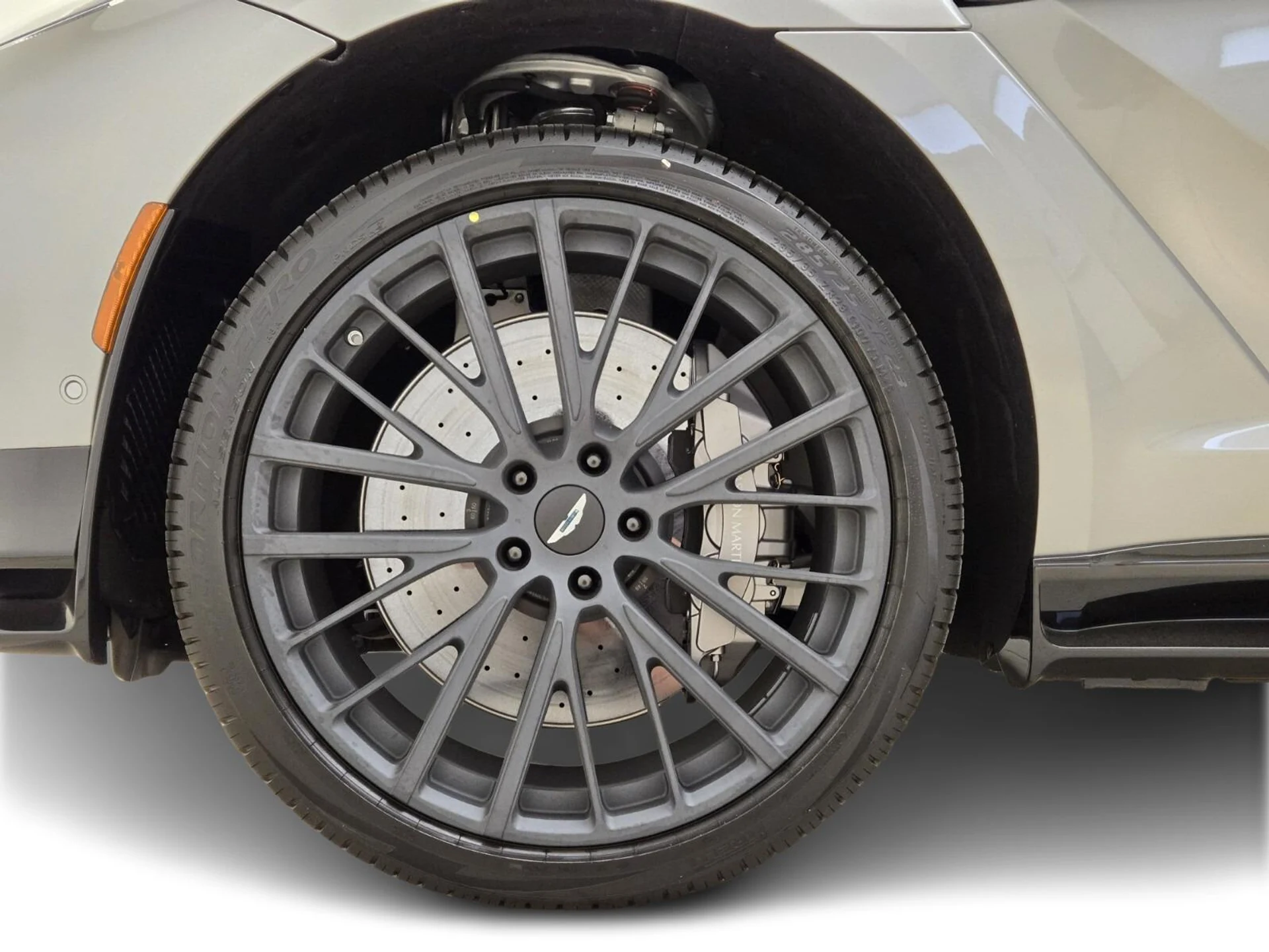 mph012_2847760692_New_2025_Aston_Martin_DBX_707_1753162755_df0766dd01