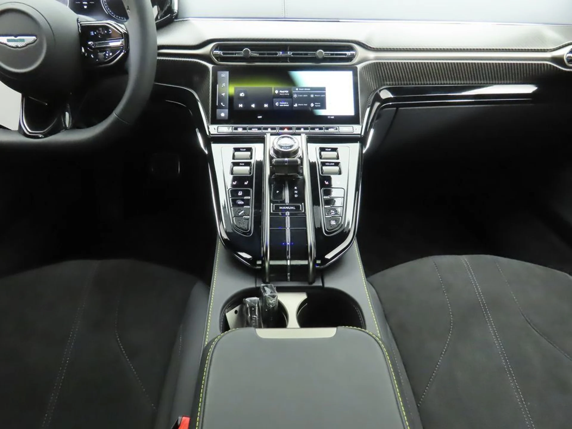 mph012_2852568764_used_2025_aston_martin_vantage_coupe_8119_22966347_13_1024_a55db01137