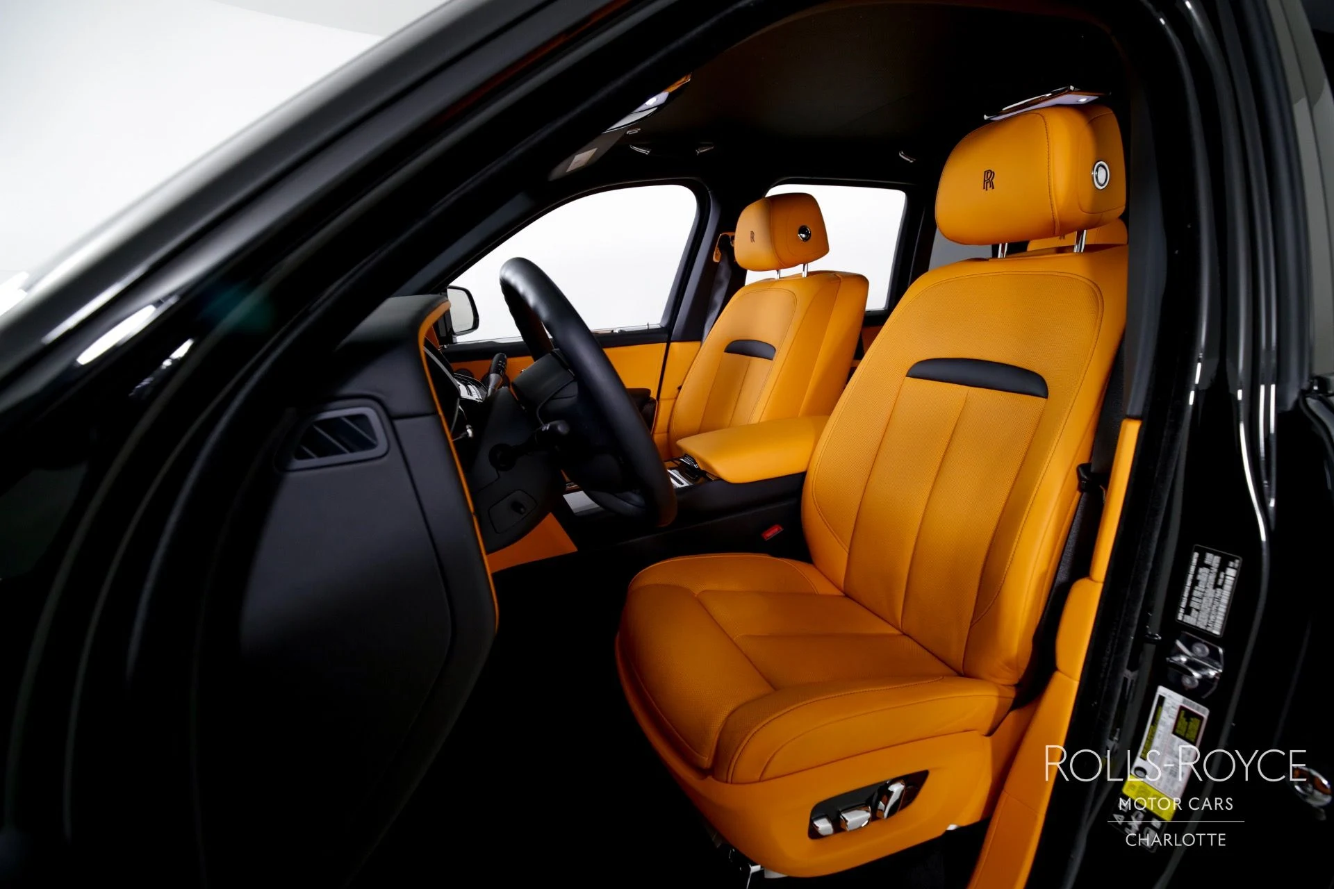 mph012_2854236289_Used_2023_Rolls_Royce_Black_Badge_Cullinan_1715880201_1f2cc9ed5a