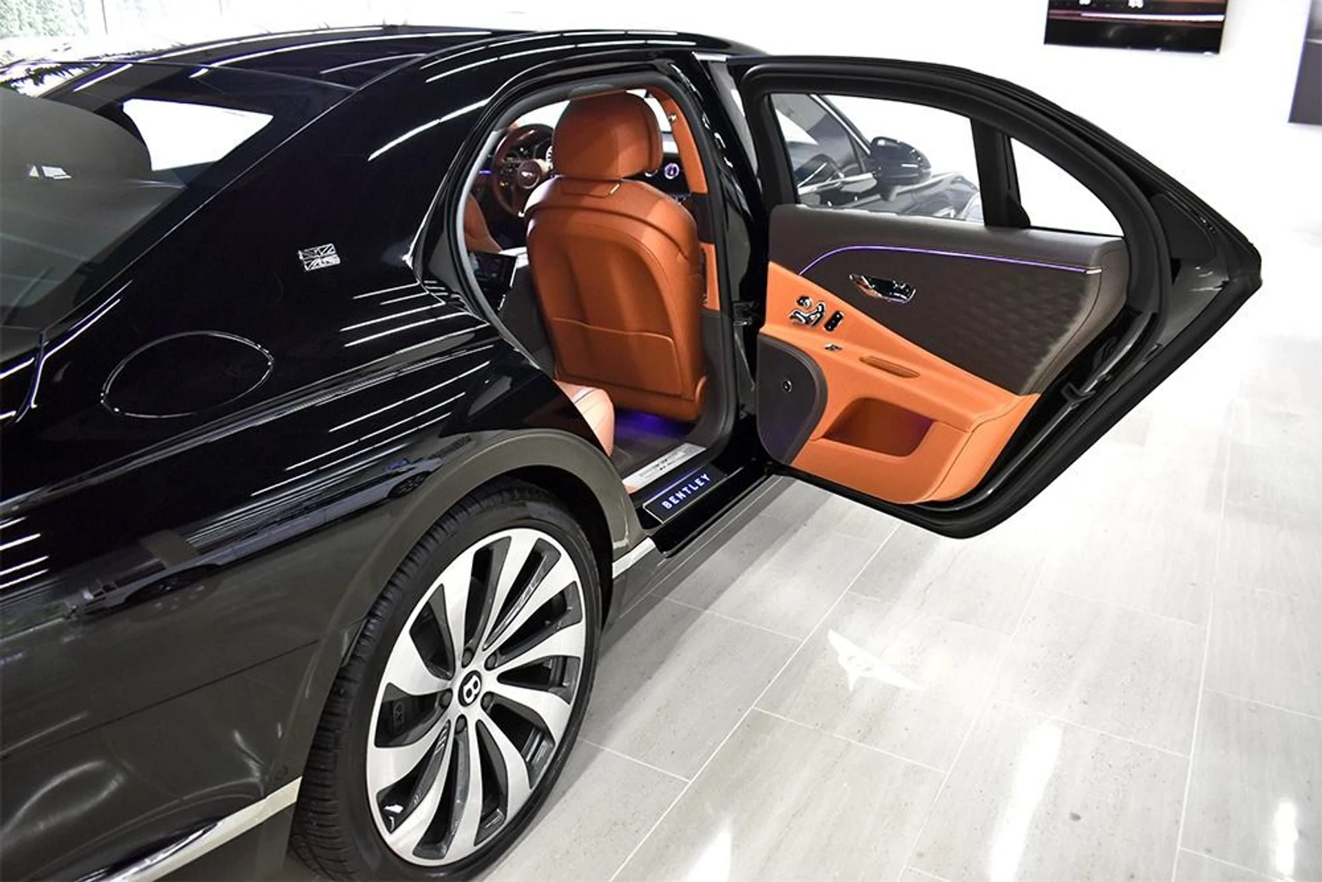 mph012_28662108_Used_2020_Bentley_Flying_Spur_W12_1682716150_5face48499