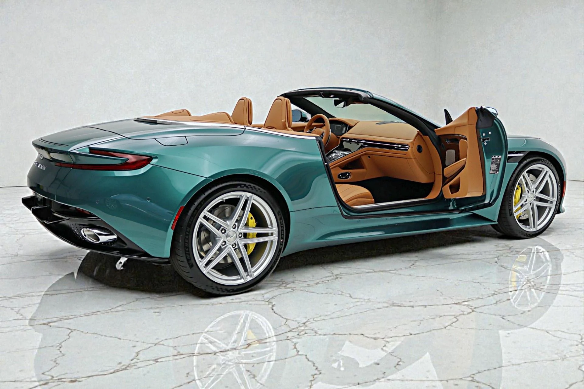 mph012_2866633902_New_2026_Aston_Martin_DB_12_Volante_bb35e84f6b