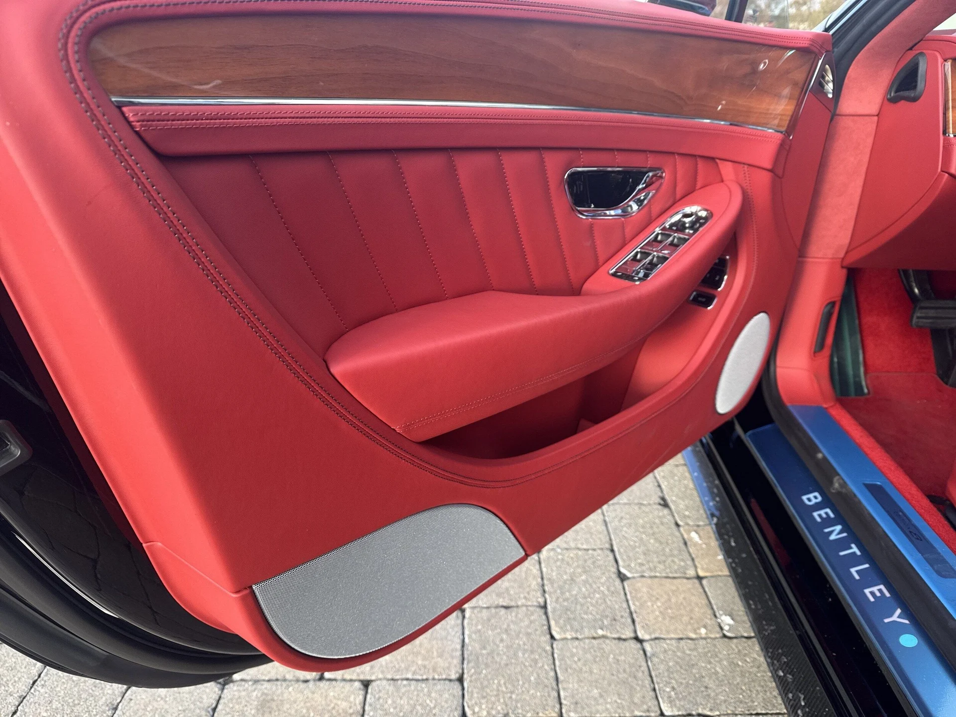 mph012_2880990645_c1a2198fc28f88f146d00bf396628160x_cfdeb0f2ea