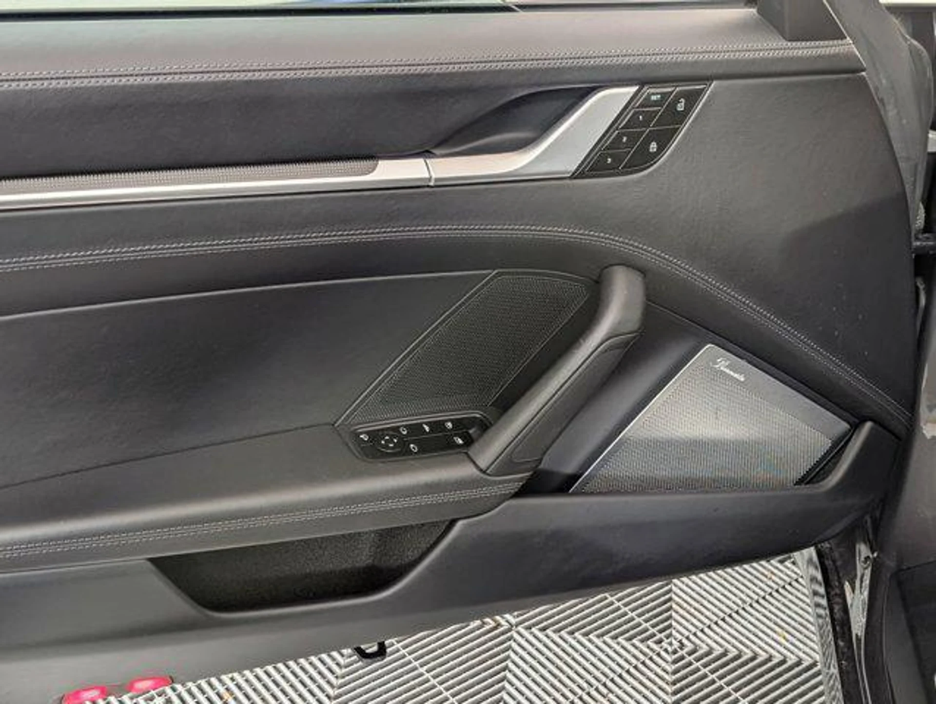 mph012_2885566289_fa_WC_Na_XZXFV_Qa_BUT_Vtr_fhqj5_Sw_385c805cc6