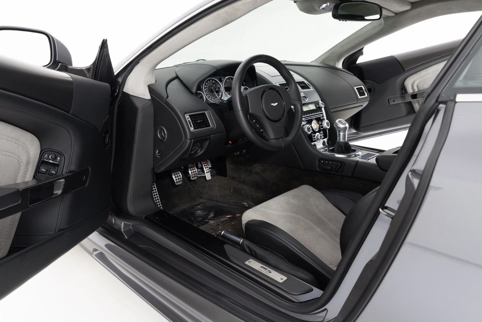 mph012_2888822656_Used_2009_Aston_Martin_DBS_V12_Manual_1782515507_d8e99f5a4b