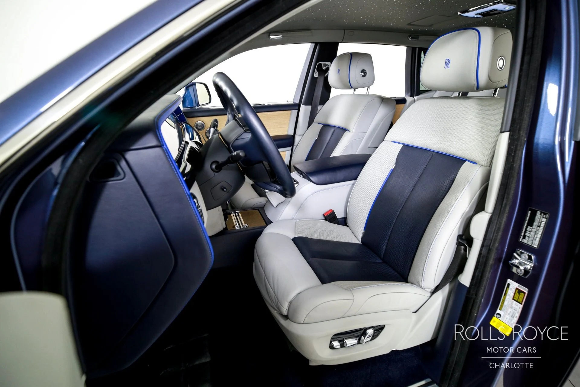 mph012_2896268421_Used_2019_Rolls_Royce_Phantom_1757714509_2974749bbc