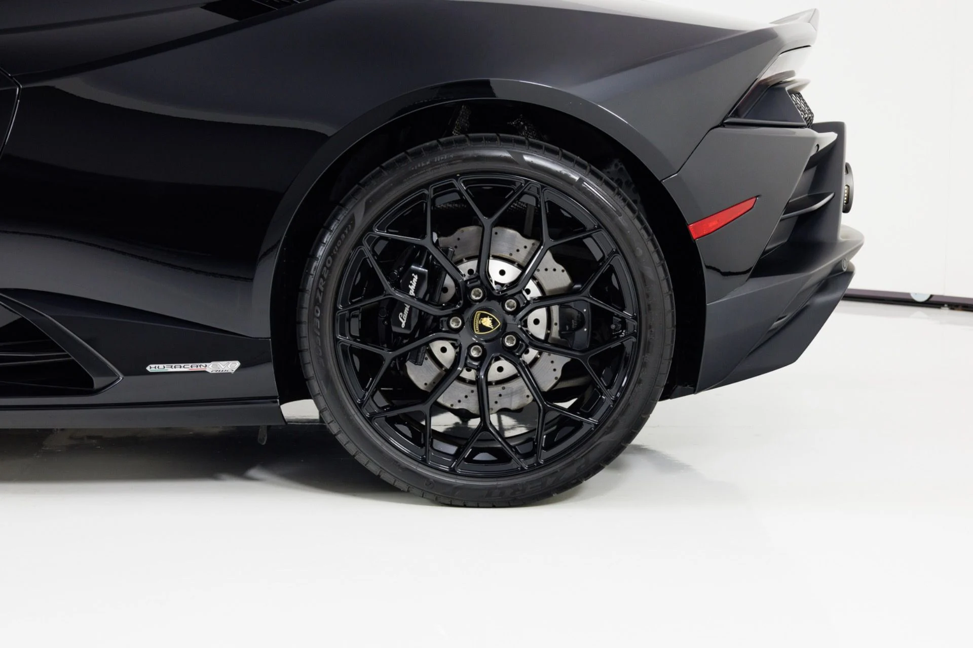 mph012_291237792_Used_2021_Lamborghini_Huracan_EVO_1784066638_a23e586e73