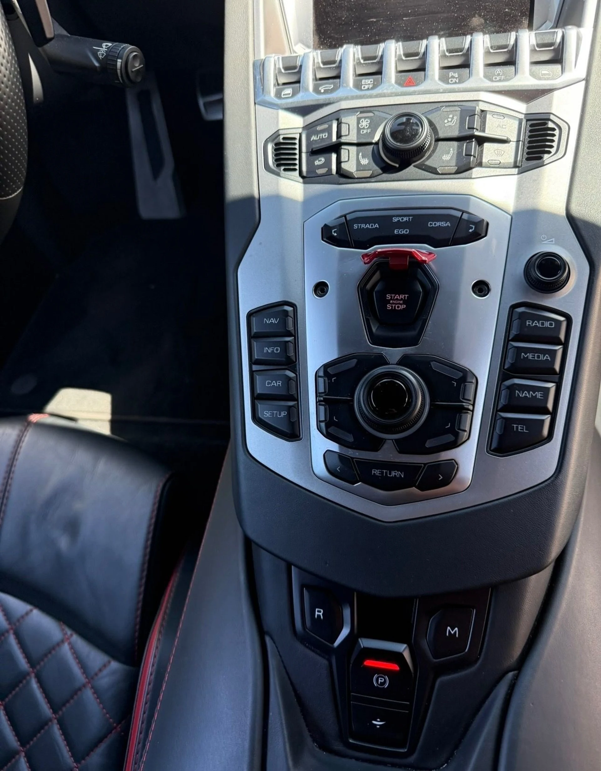 mph012_2924024703_Used_2018_Lamborghini_Aventador_LP_740_4_S_1785861181_8bccbb0306