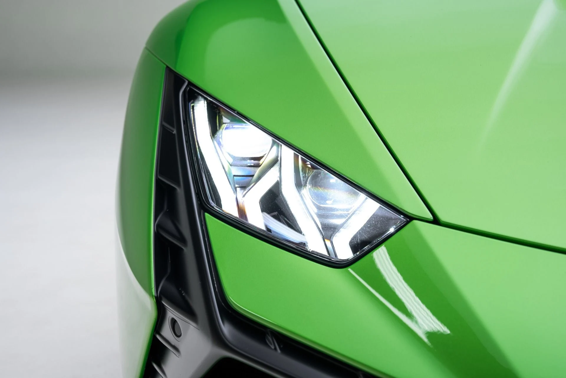 mph012_2933815982_Used_2023_Lamborghini_Huracan_Tecnica_1775770975_b0d2d4279e