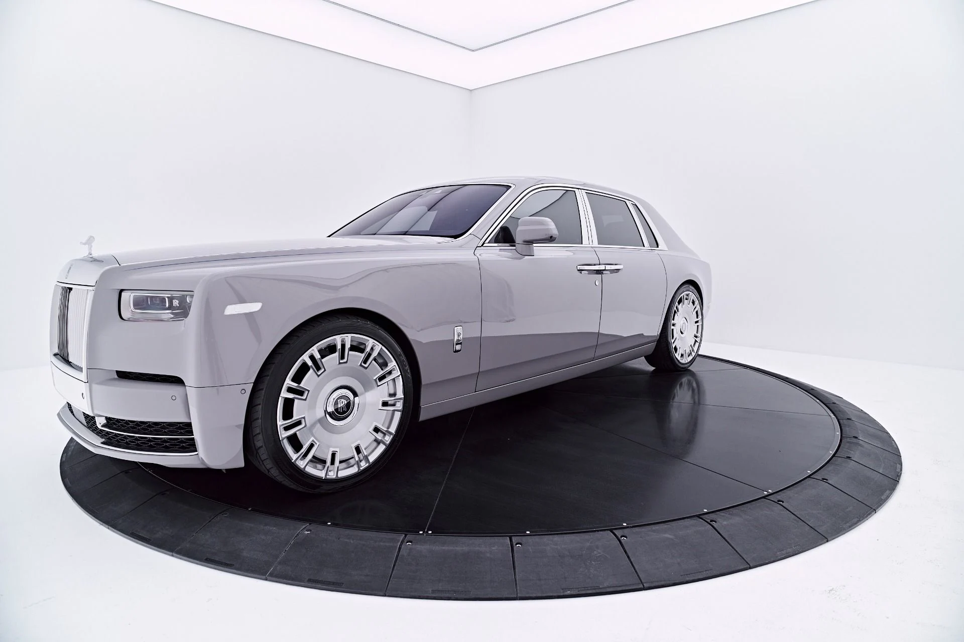 mph012_2938209707_Used_2024_Rolls_Royce_Phantom_Base_1782762843_e6acfbdbe7