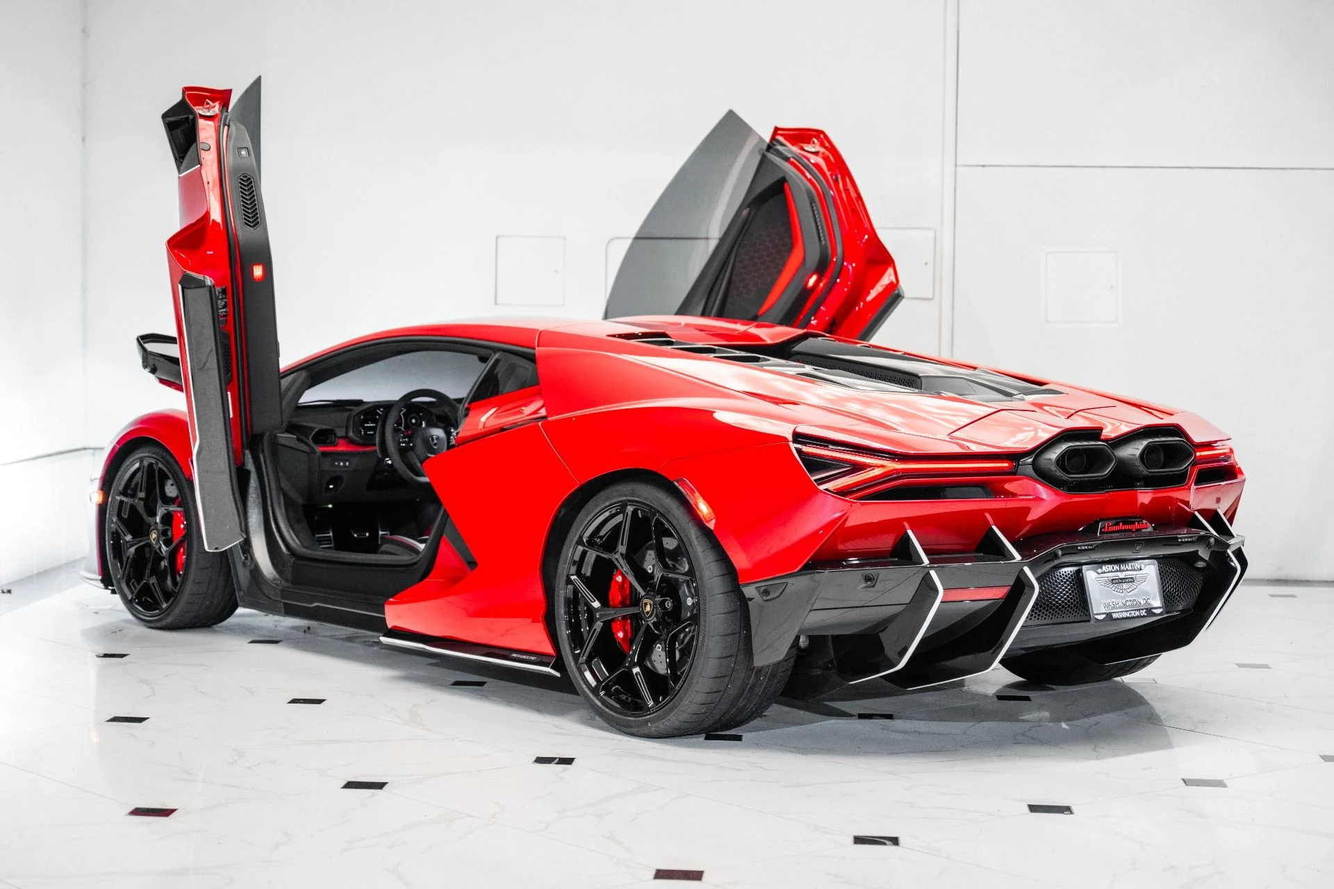 mph012_2954891772_Used_2024_Lamborghini_Revuelto_1755181683_2c1f1094e4