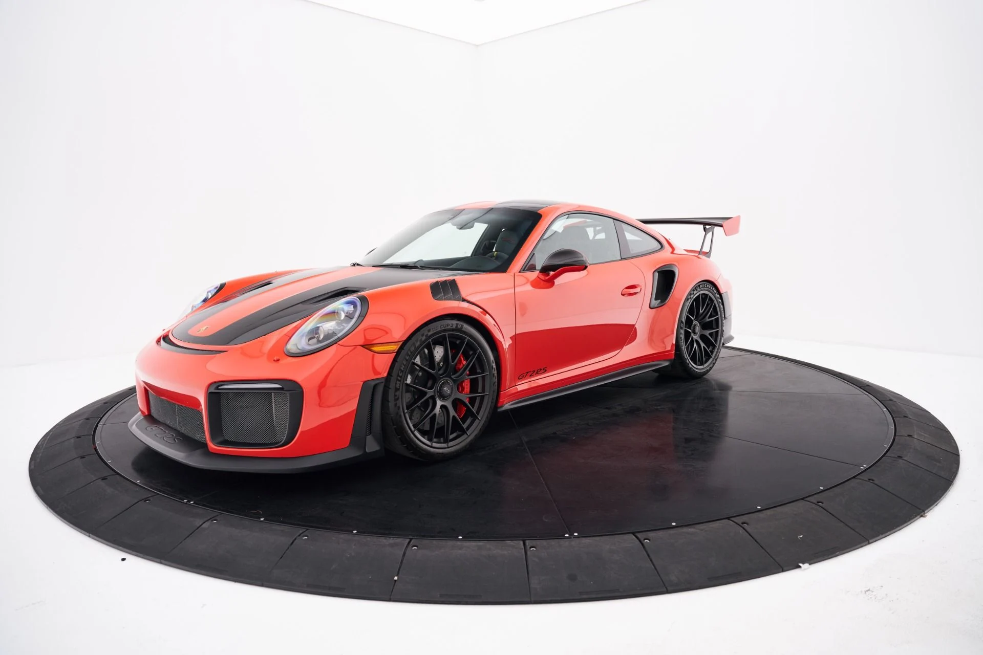 mph012_2955279039_Used_2018_Porsche_911_GT_2_RS_1792687064_8fcc823cab
