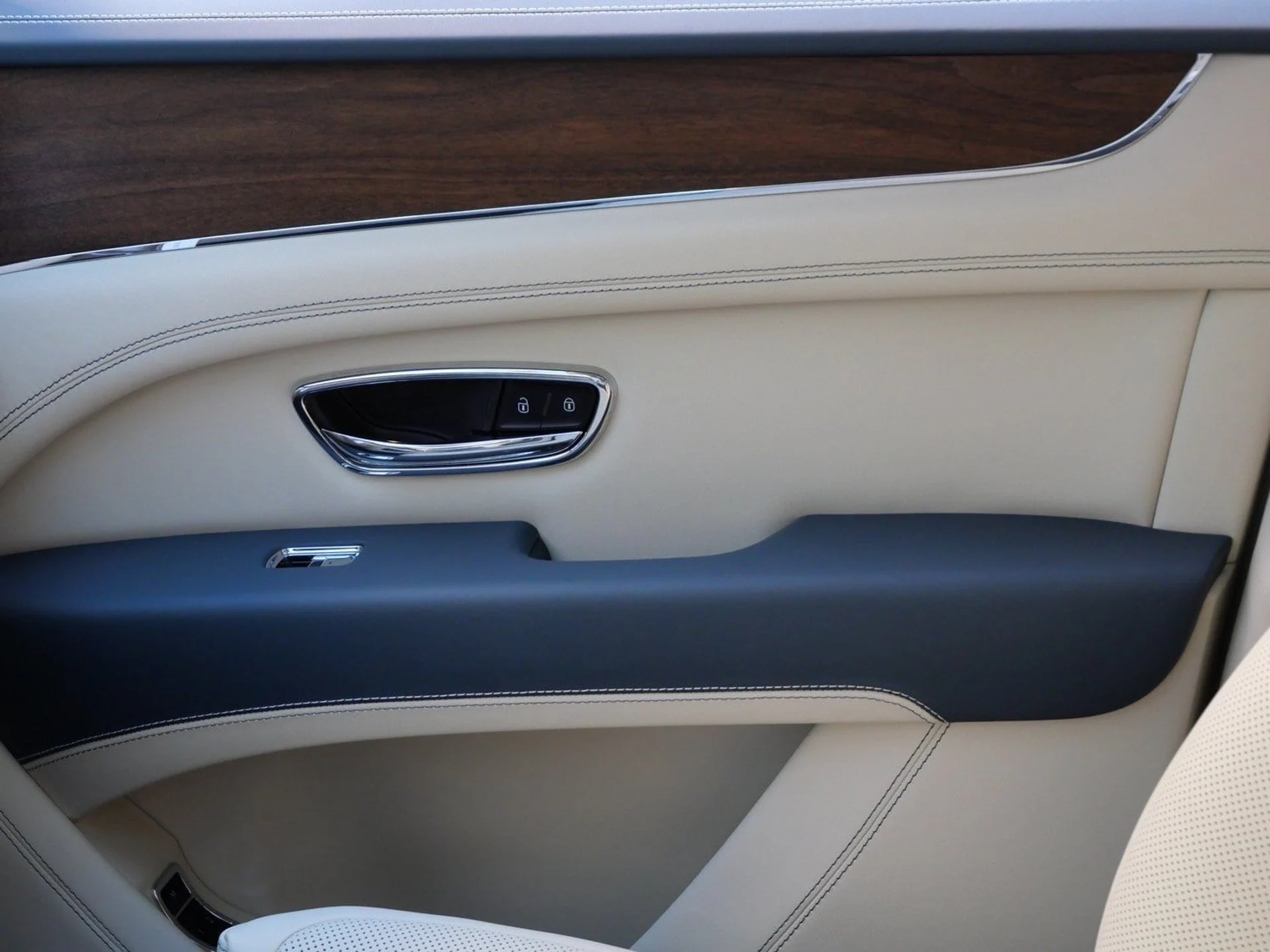 mph012_2956962126_53d3243a235cdb2fd03655b60e129341x_c362bde8f9