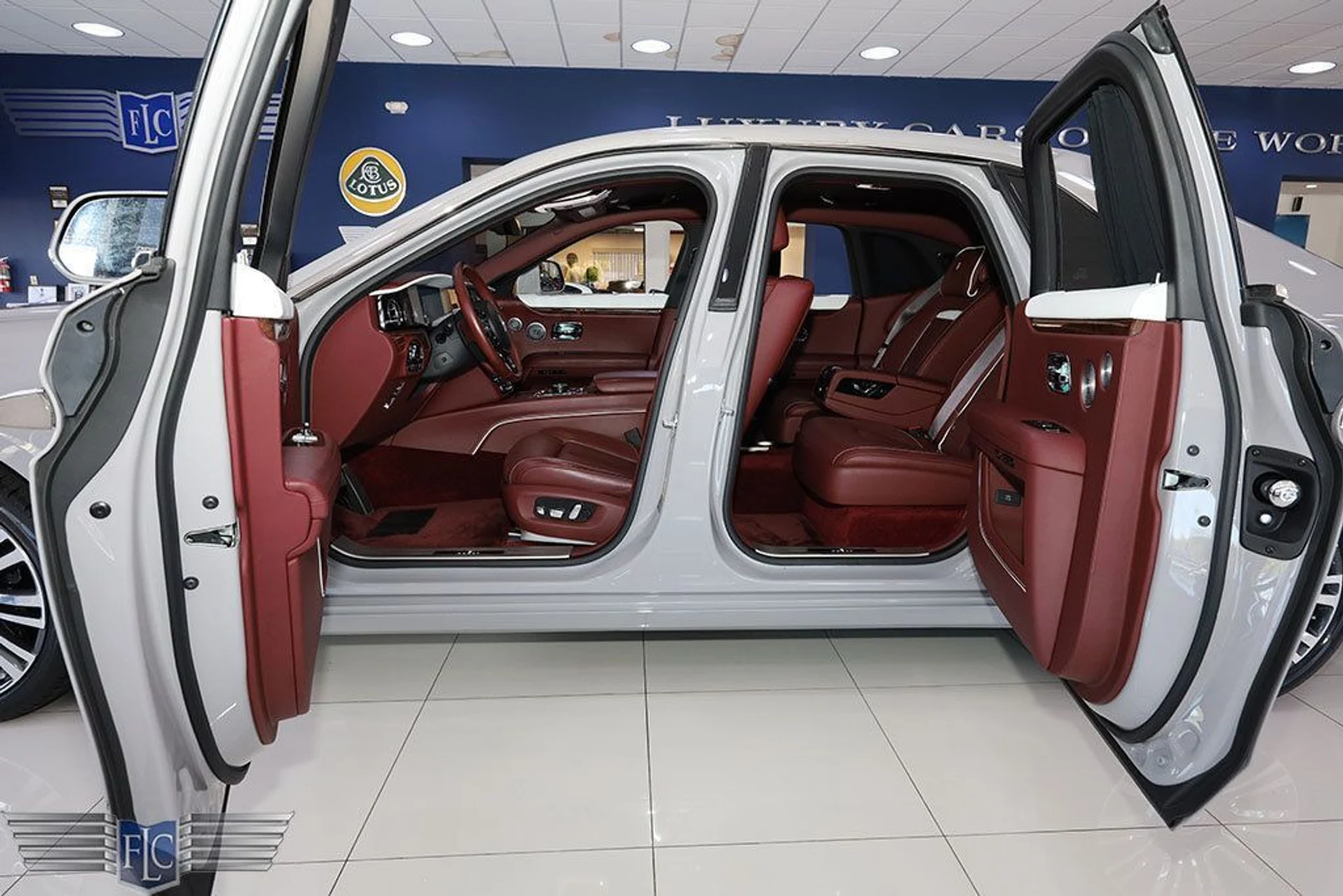 mph012_2962396196_used_2021_rolls_royce_ghost_sedan_6305_22950385_13_1024_83633b10b3