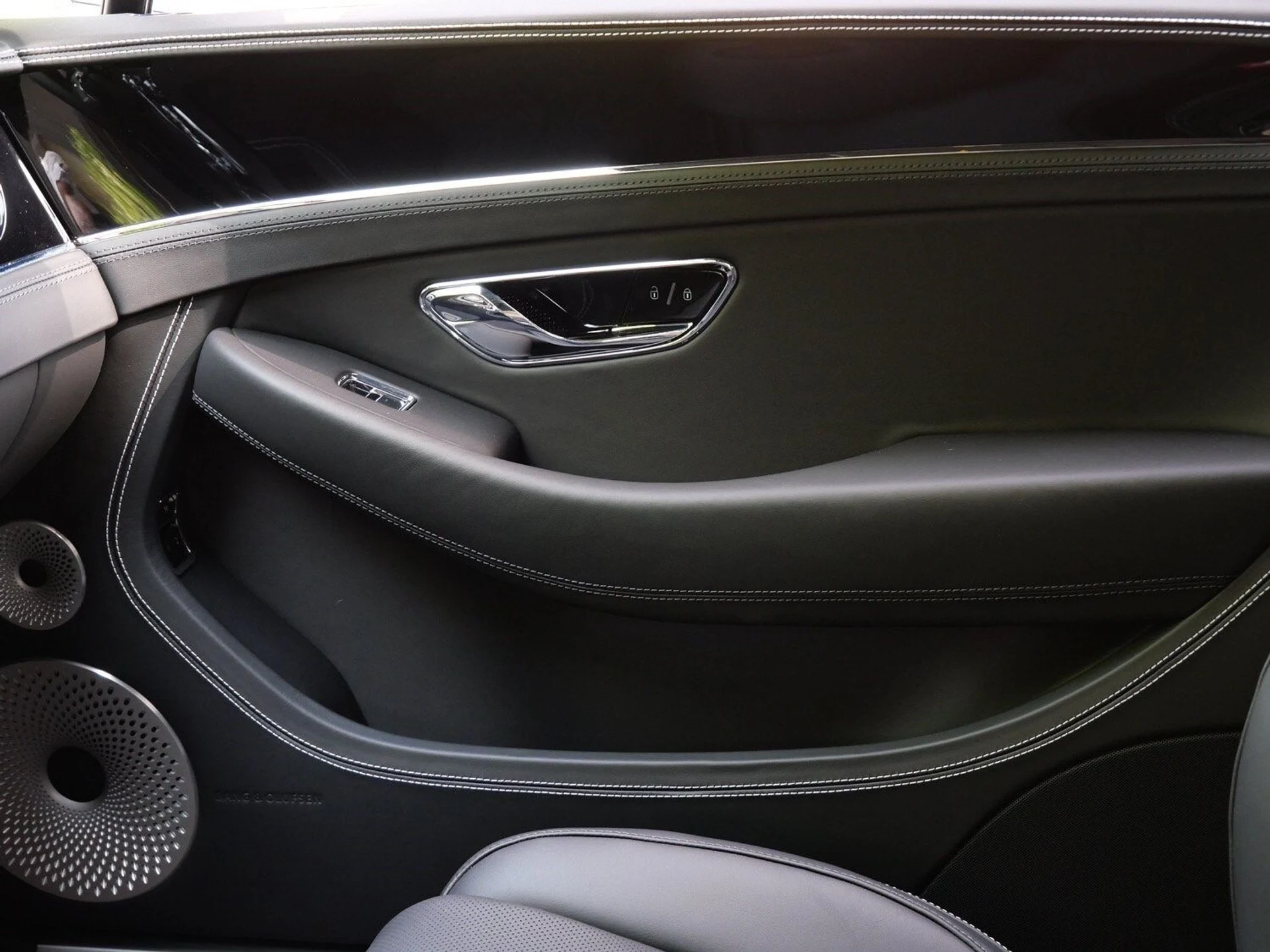 mph012_2974803005_e111a1b40edfc85f0b2ed1f0f13eba0fx_107805c626