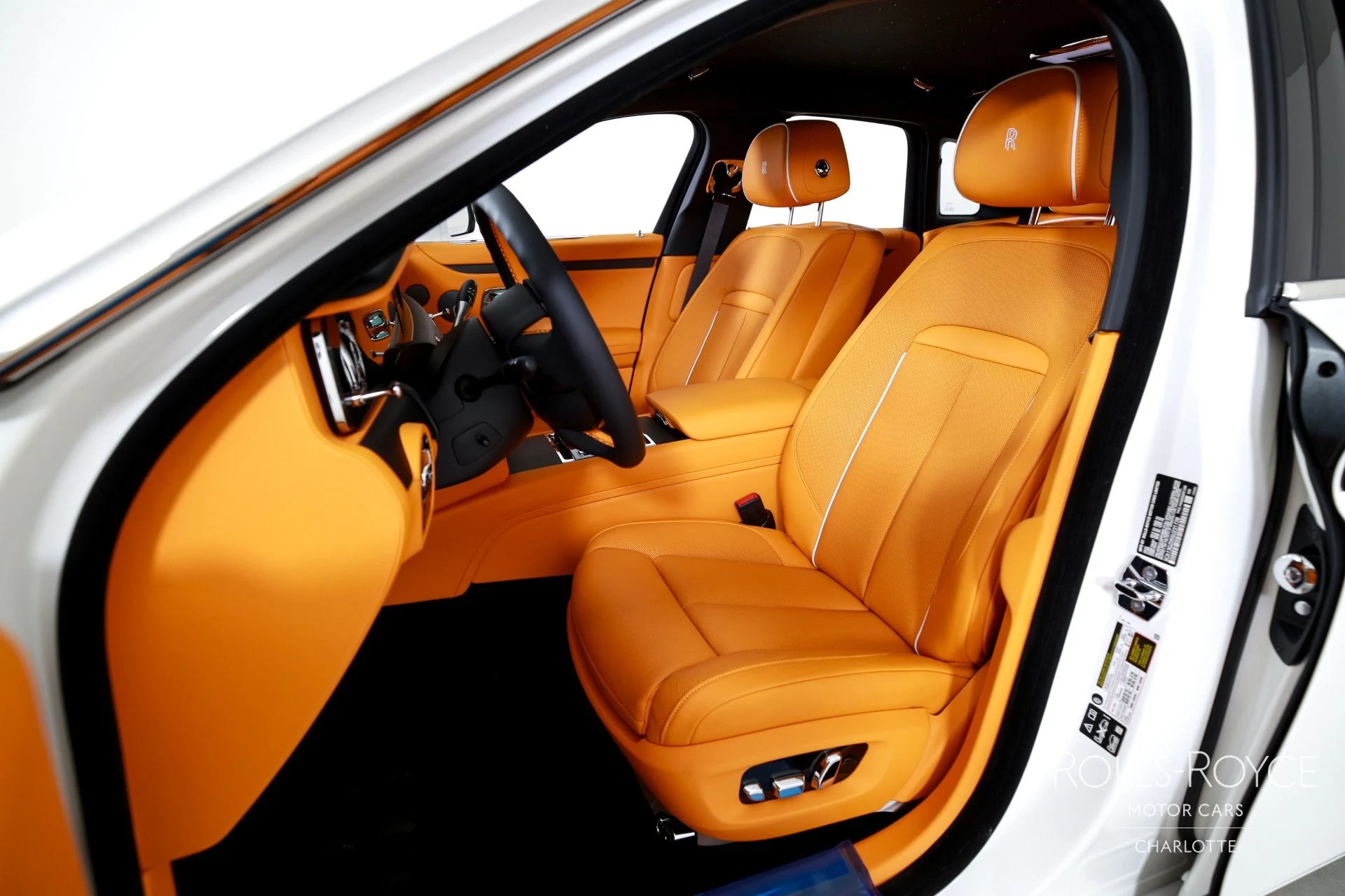 mph012_29810842_Used_2025_Rolls_Royce_Ghost_1753298908_6d52ae6d3e