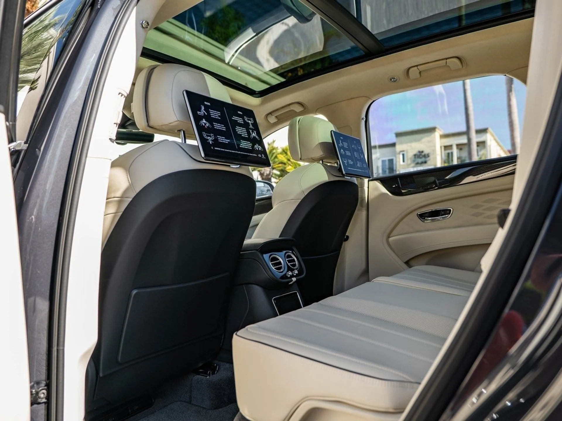 mph012_2986668443_74af18c3b0cf944deba6bb8c8f424b01x_5e5856c3dc