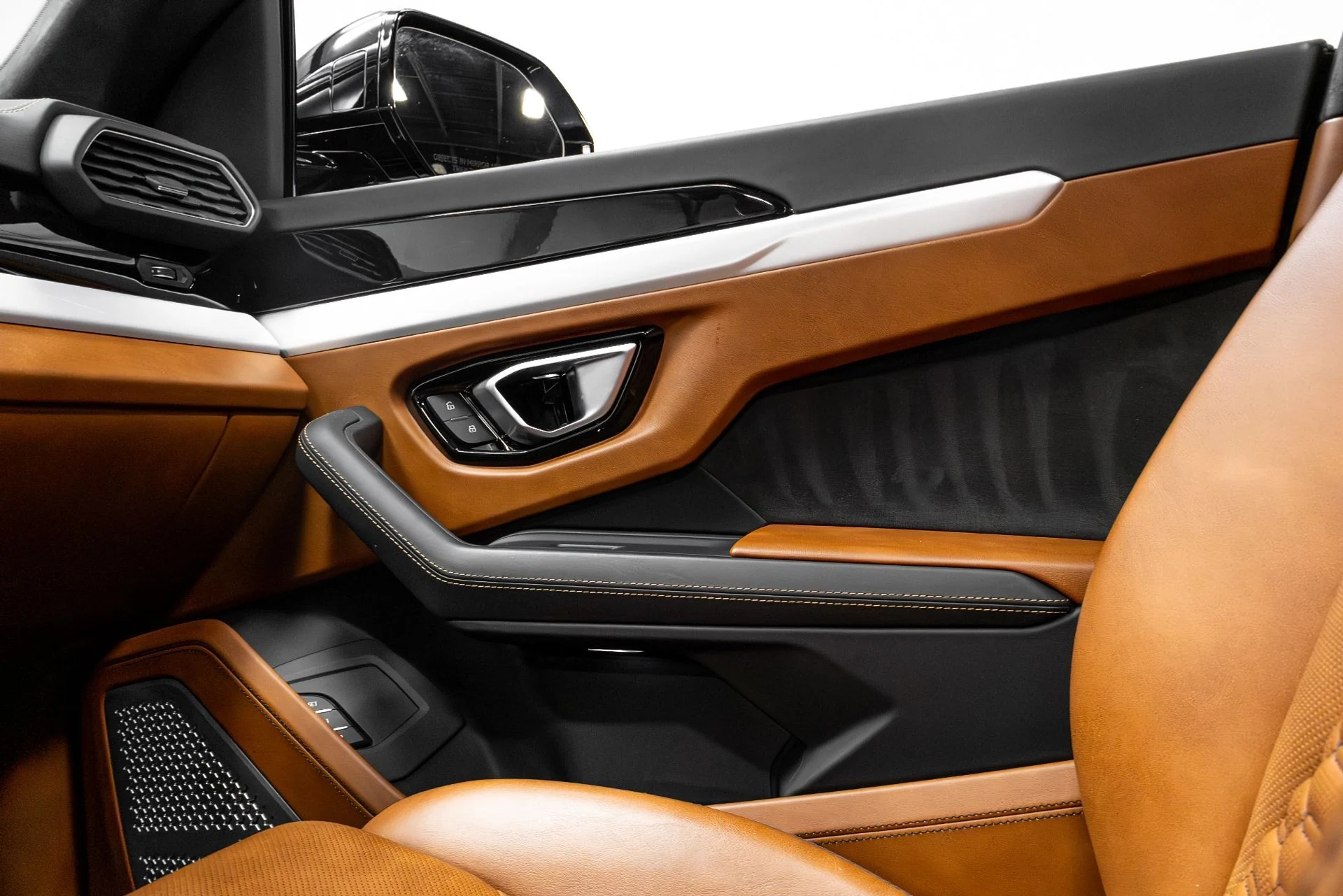 mph012_2993307282_Used_2019_Lamborghini_Urus_1772123275_cf0980e52c