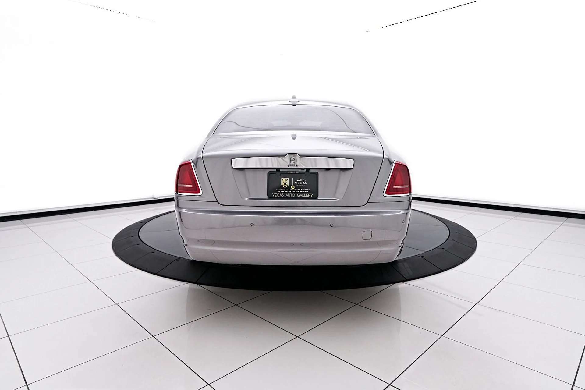 mph012_2998933203_Used_2019_Rolls_Royce_Ghost_Base_1744847276_fe44ee34aa