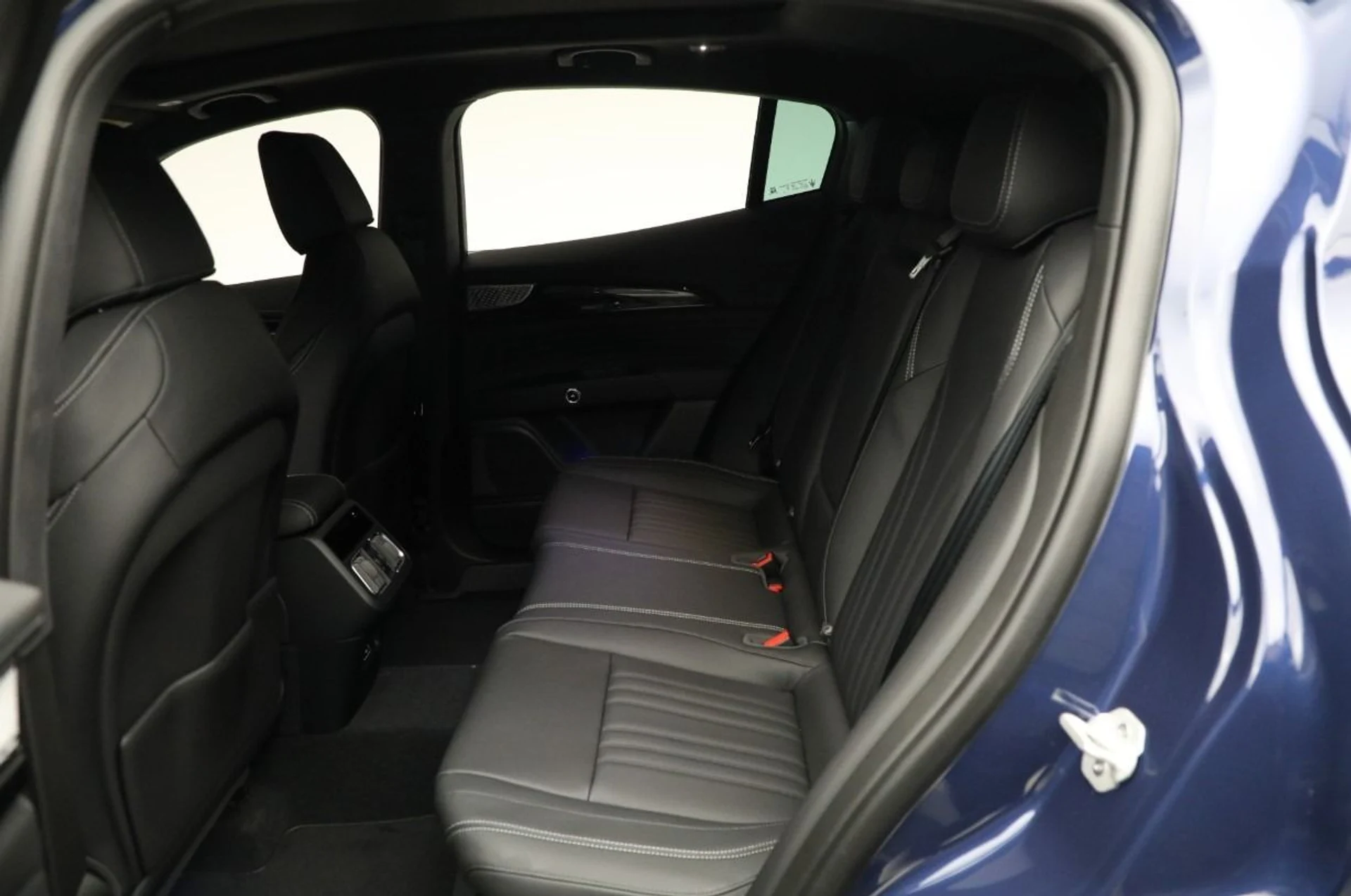 mph012_300494472_New_2025_Maserati_Grecale_Modena_6cf8599742