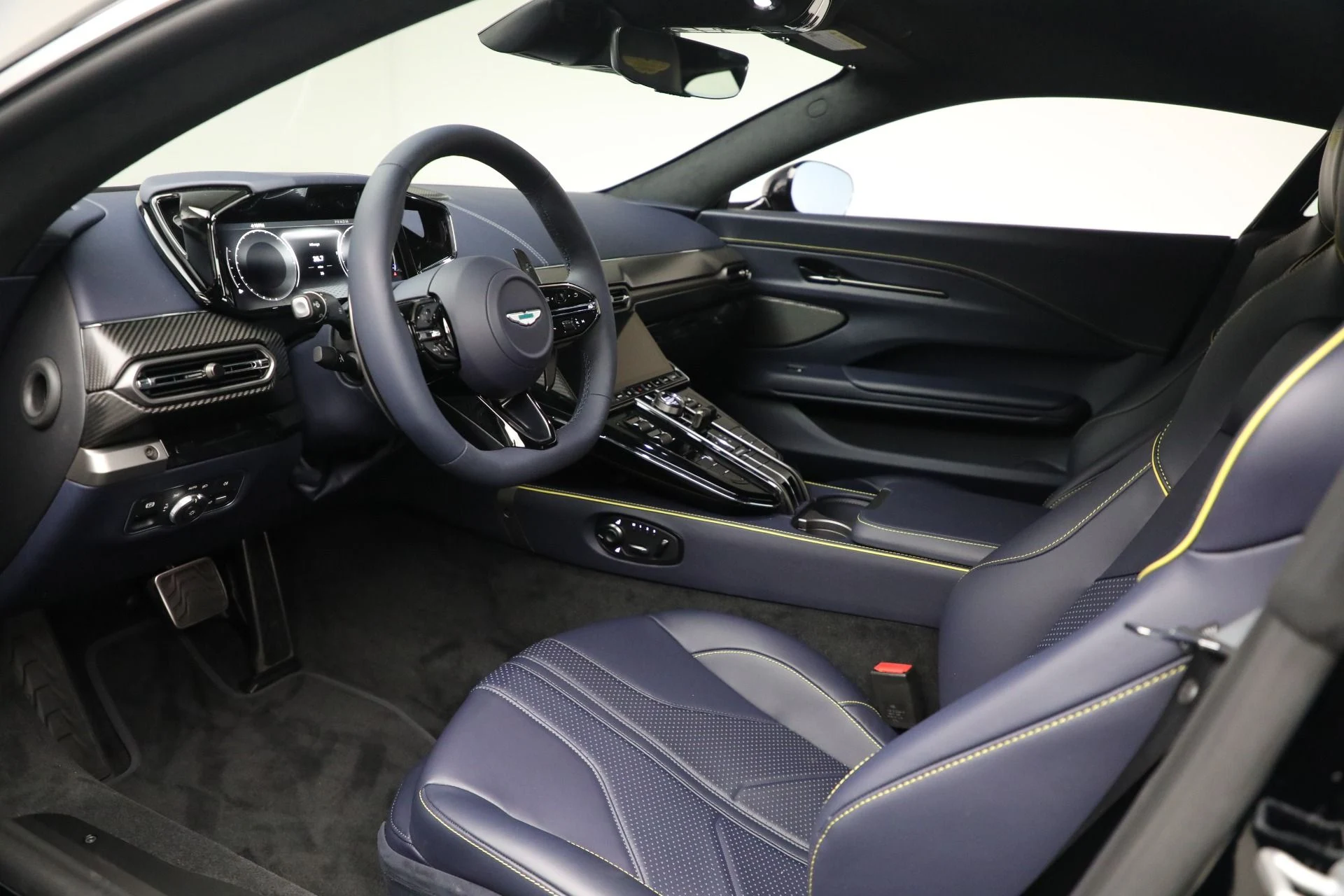 mph012_3009157589_New_2026_Aston_Martin_Vantage_11da3f2863