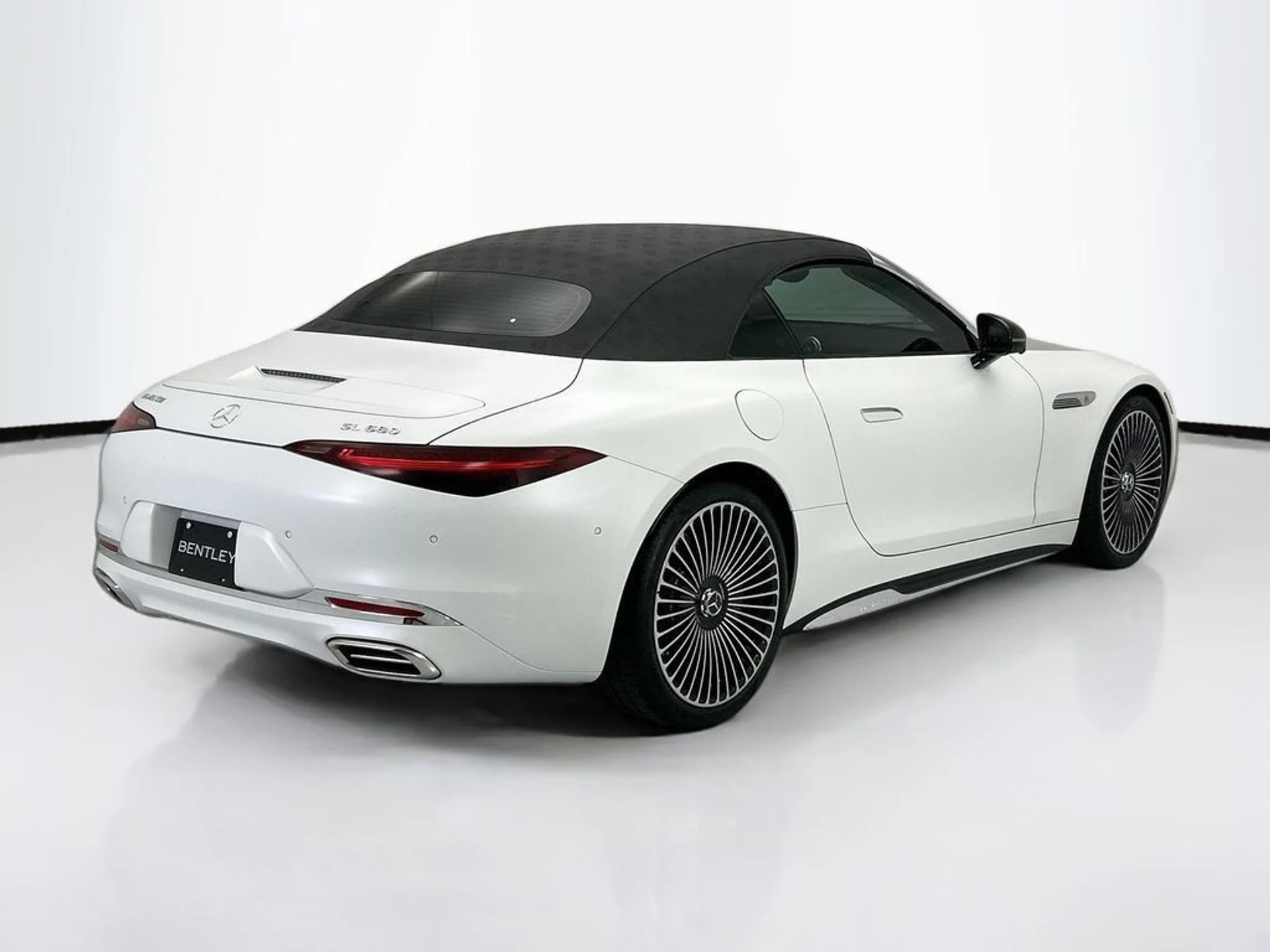 mph012_3012494143_used_2026_mercedes_benz_sl_maybachsl680monogramseriesroadster_8119_23003941_13_1024_a766e2d87b