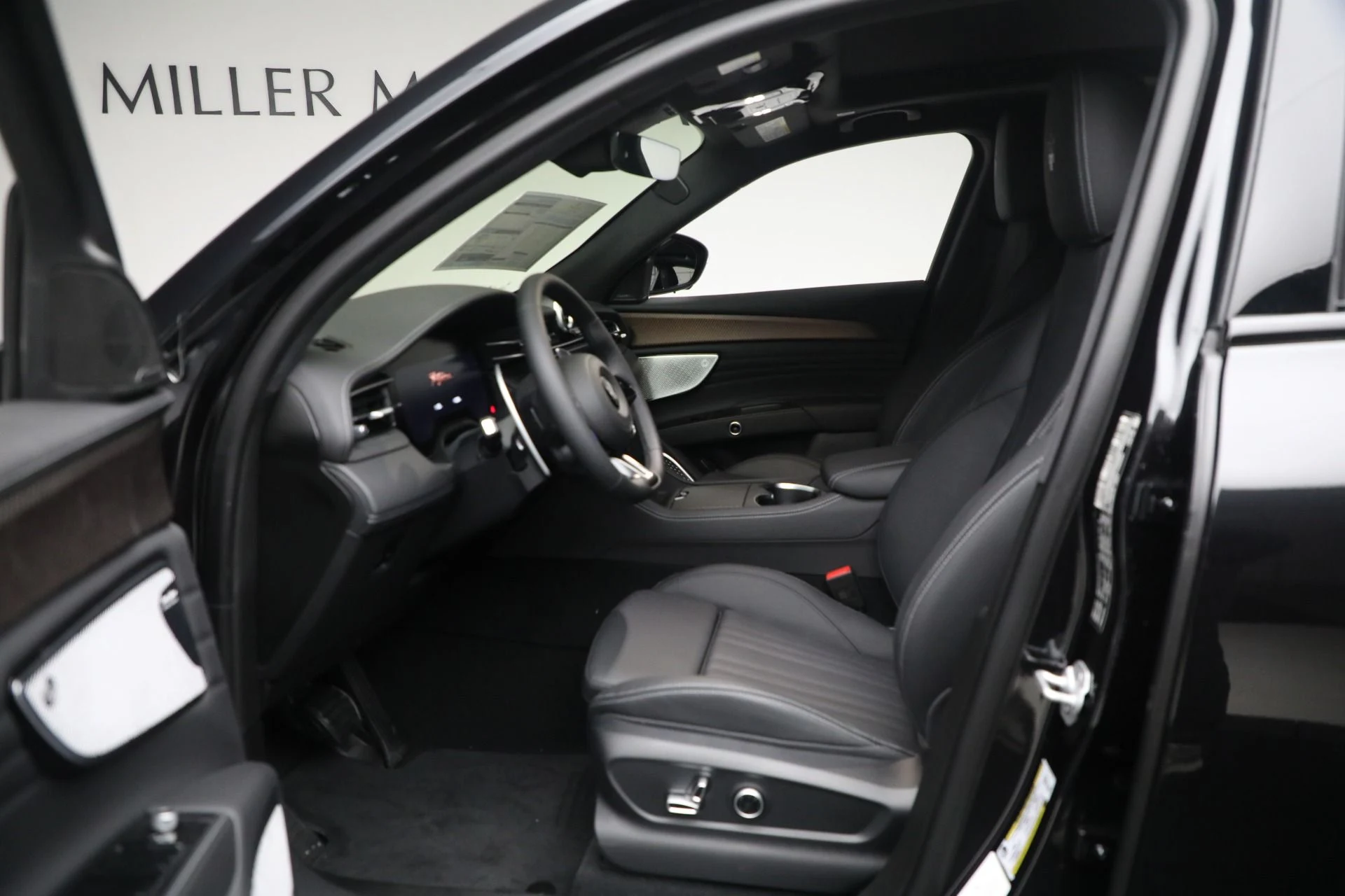 mph012_3015878758_New_2025_Maserati_Grecale_Folgore_2086a8c086