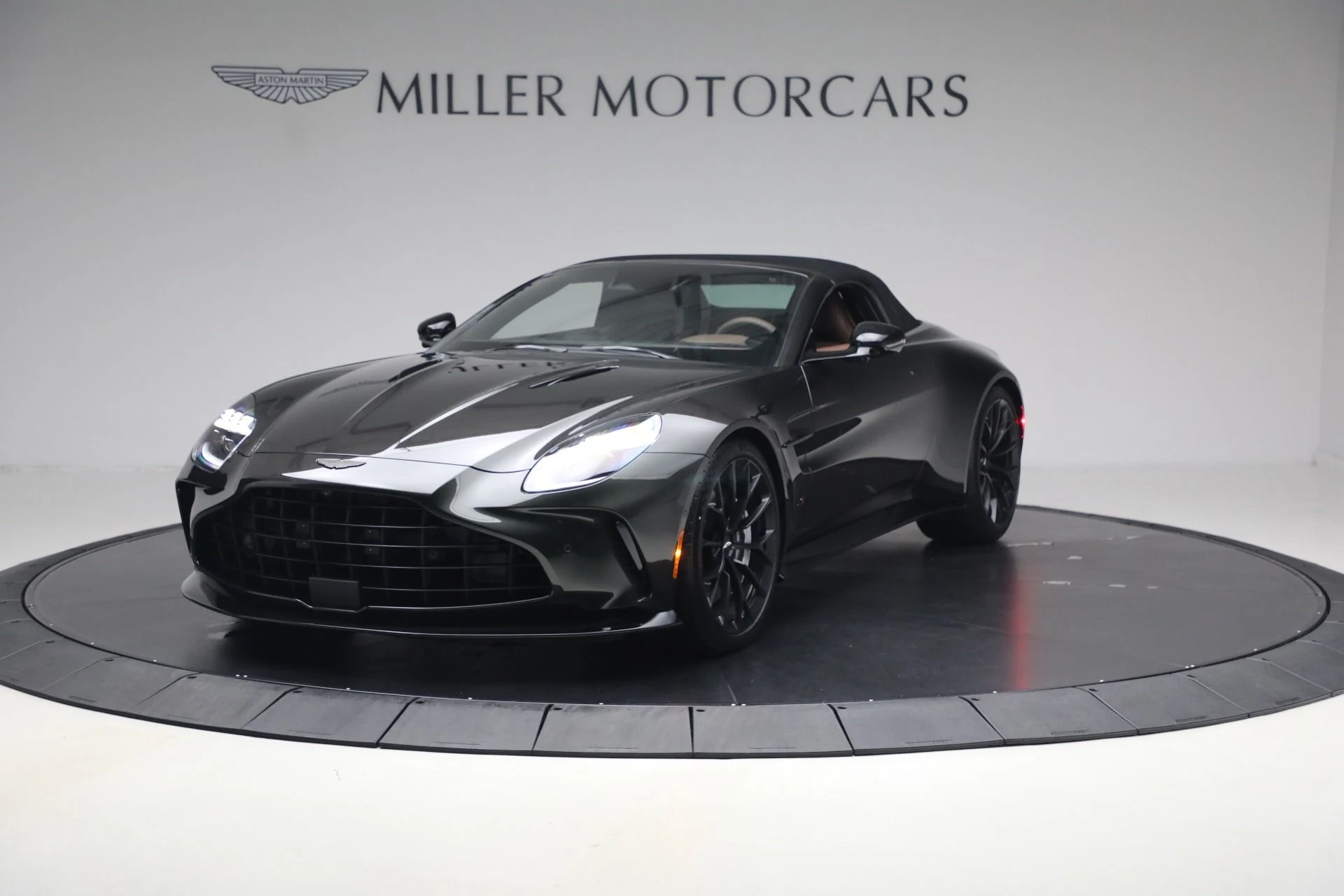 mph012_3023920980_New_2026_Aston_Martin_Vantage_S_Roadster_1787329518_3cbbbb28ef