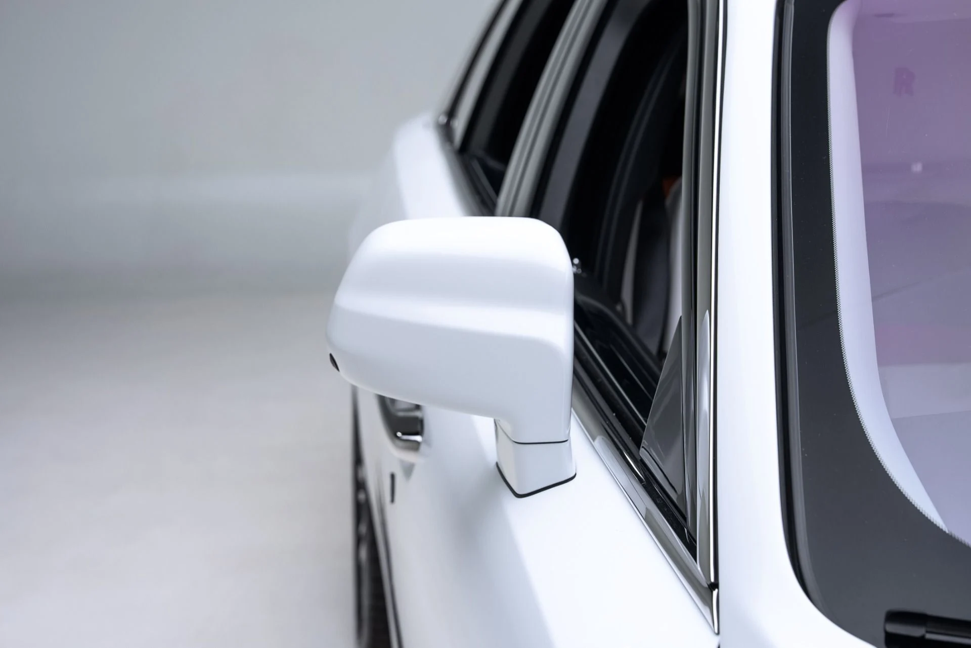 mph012_3029162090_Used_2022_Rolls_Royce_Ghost_1775153205_9c4c819d91